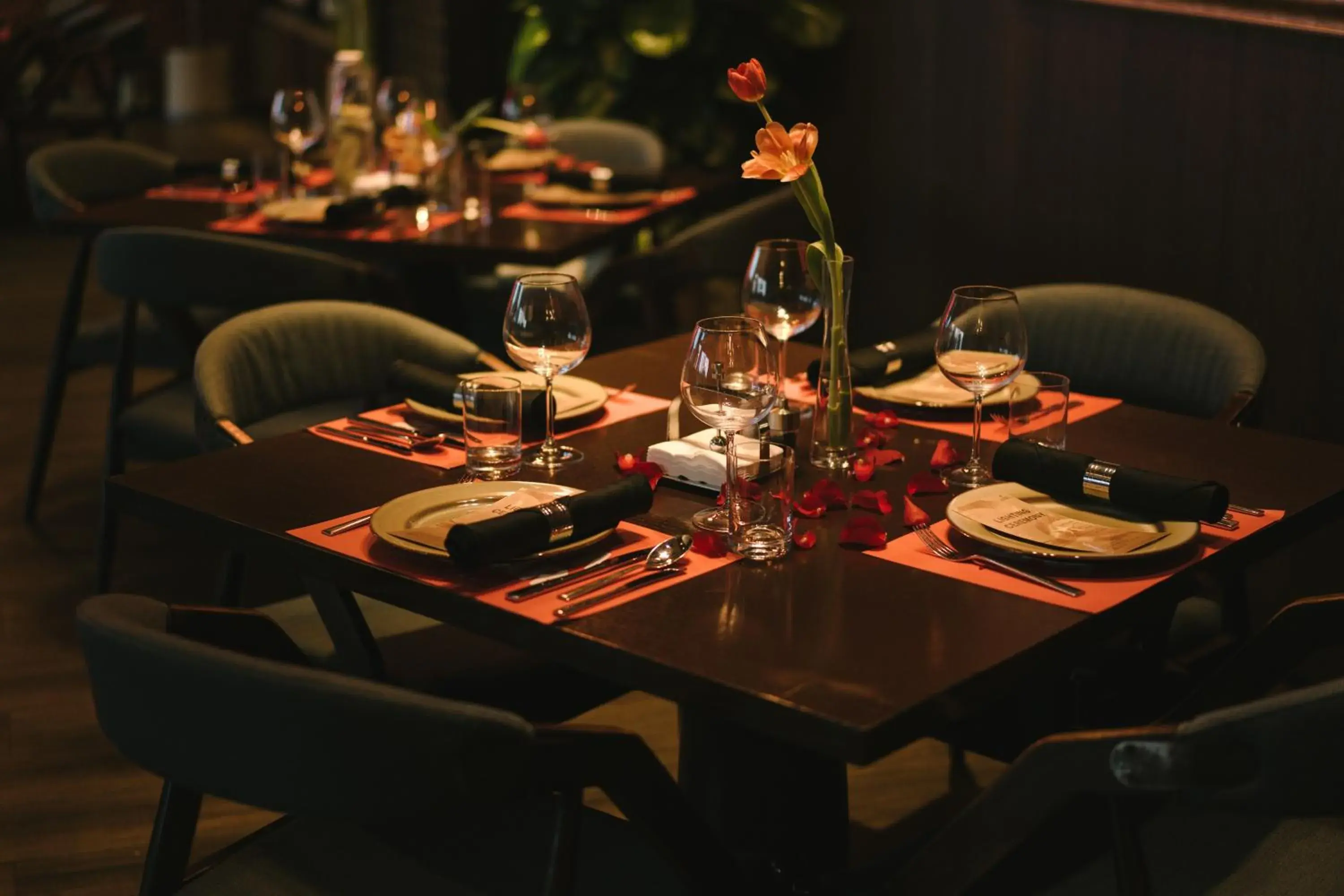 Restaurant/places to eat in Shangri-La Yiwu - 3 Min To The Mall, Free Coffee At Lobby Restaurant/places to eat in Shangri-La Yiwu - 3 Min To The Mall, Free Coffee At Lobby