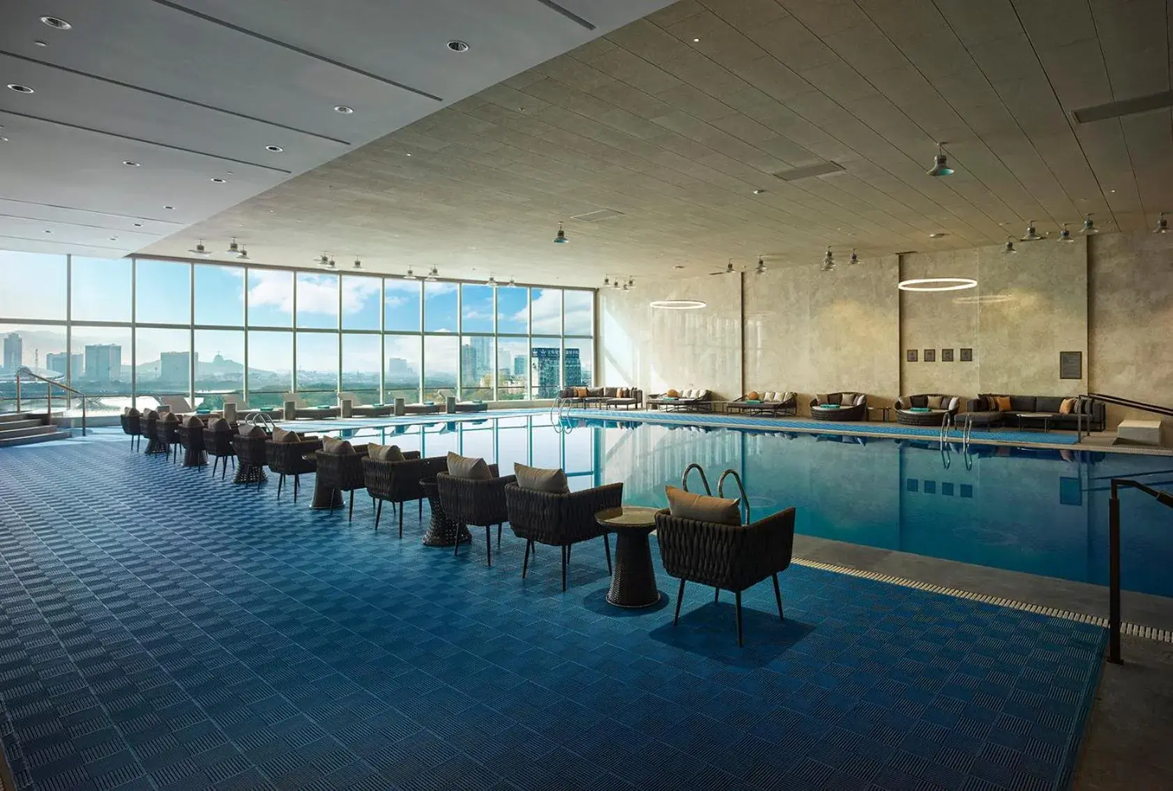 Swimming pool in Shangri-La Yiwu - 3 Min To The Mall, Free Coffee At Lobby Swimming pool in Shangri-La Yiwu - 3 Min To The Mall, Free Coffee At Lobby