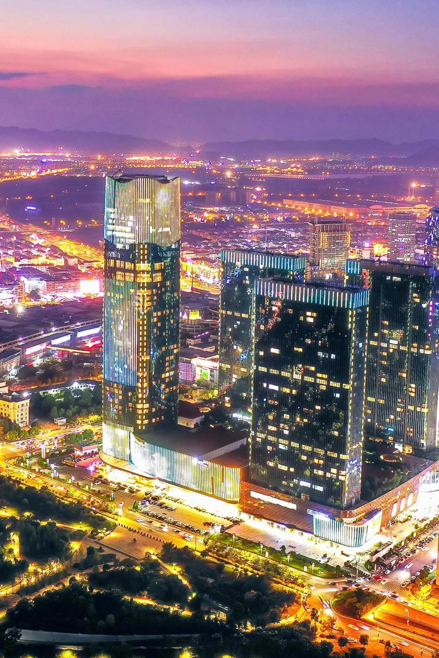 Night in Shangri-La Yiwu - 3 Min To The Mall, Free Coffee At Lobby