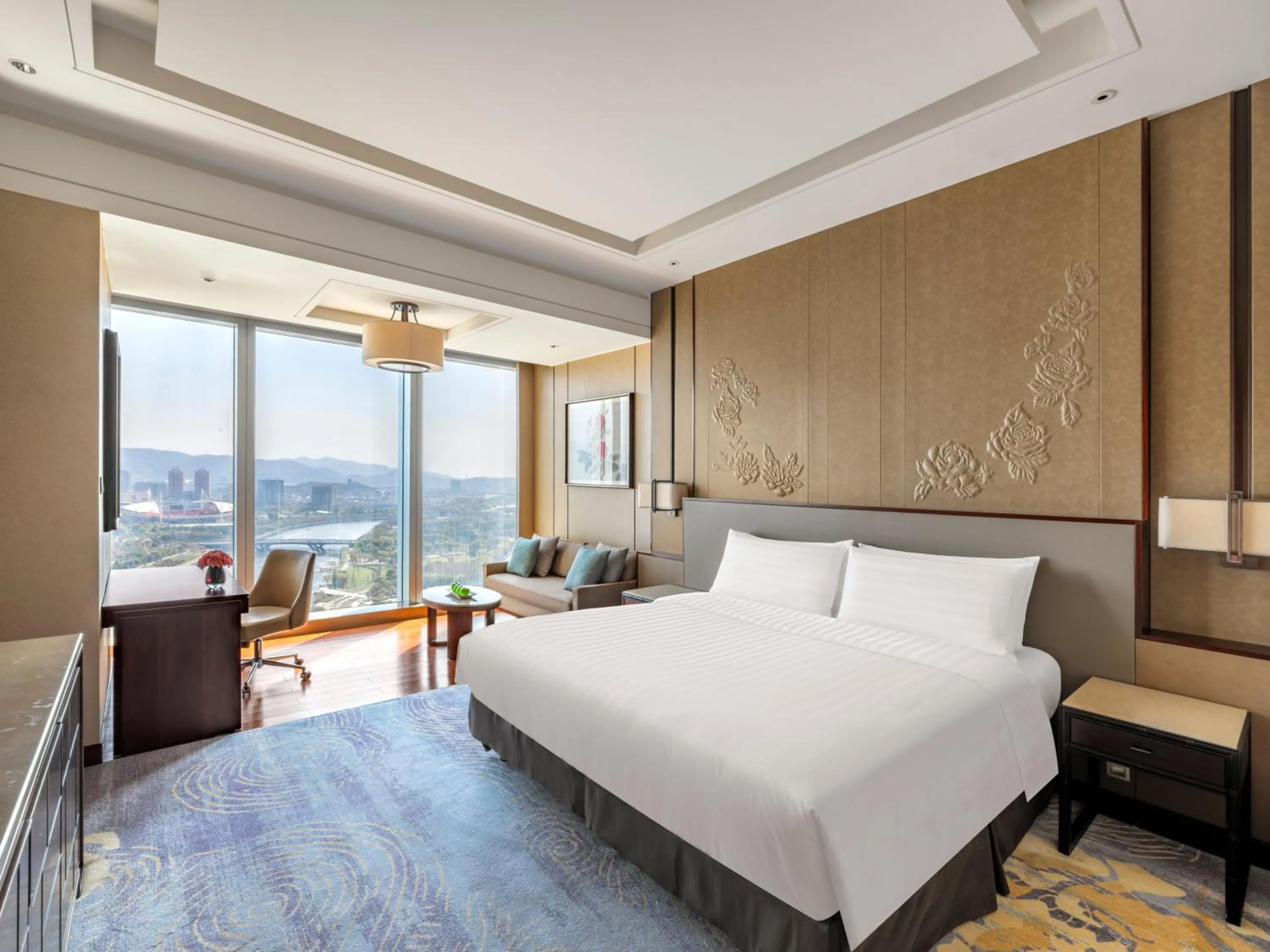 Bedroom, Bed in Shangri-La Yiwu - 3 Min To The Mall, Free Coffee At Lobby