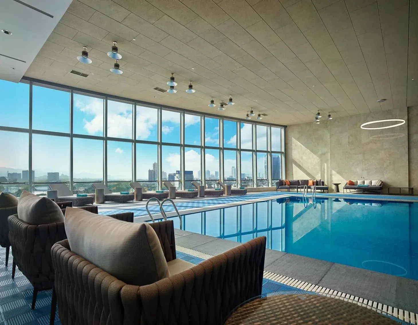 Swimming pool in Shangri-La Yiwu - 3 Min To The Mall, Free Coffee At Lobby Swimming pool in Shangri-La Yiwu - 3 Min To The Mall, Free Coffee At Lobby