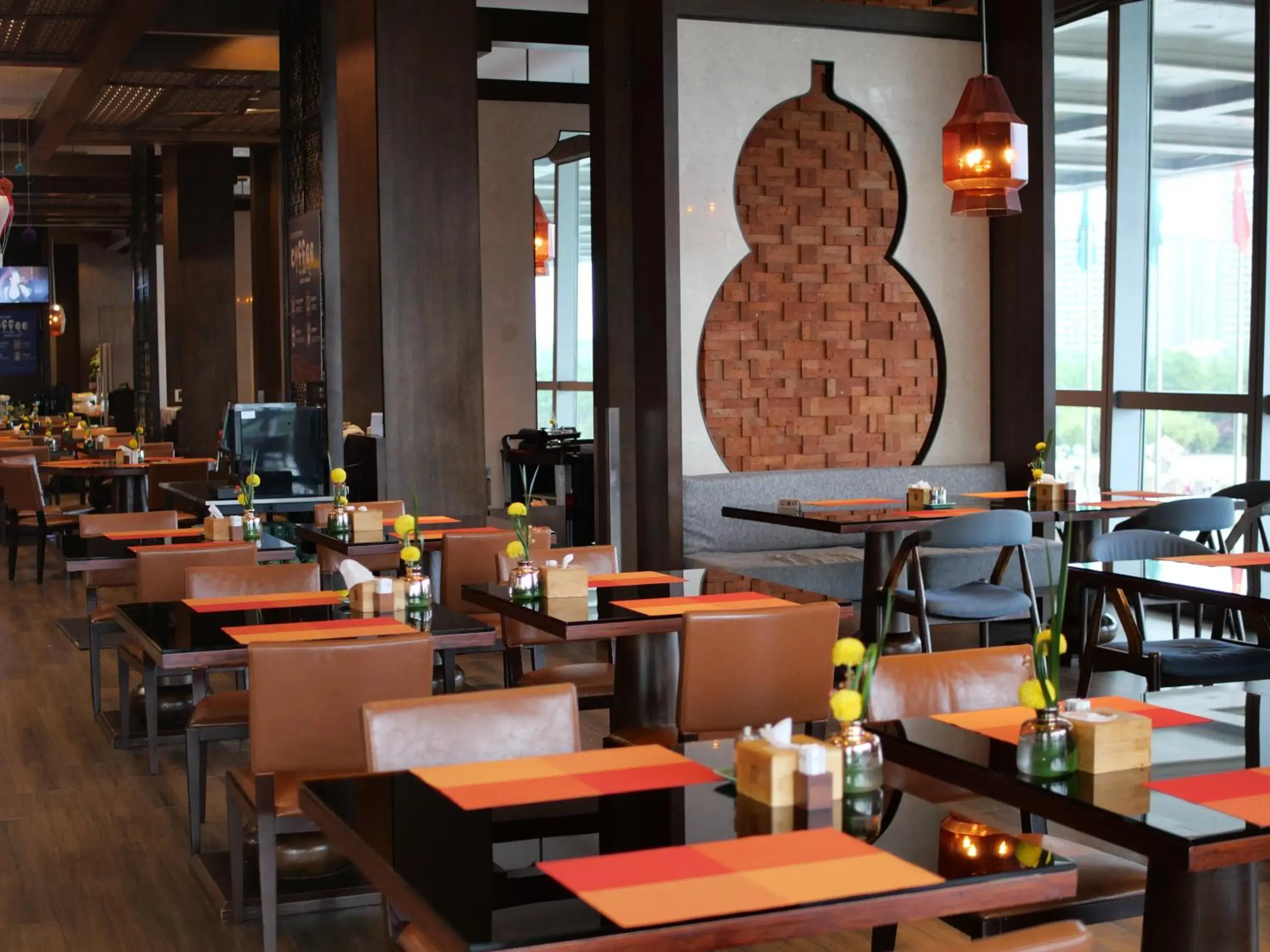 Restaurant/places to eat in Shangri-La Yiwu - 3 Min To The Mall, Free Coffee At Lobby Restaurant/places to eat in Shangri-La Yiwu - 3 Min To The Mall, Free Coffee At Lobby