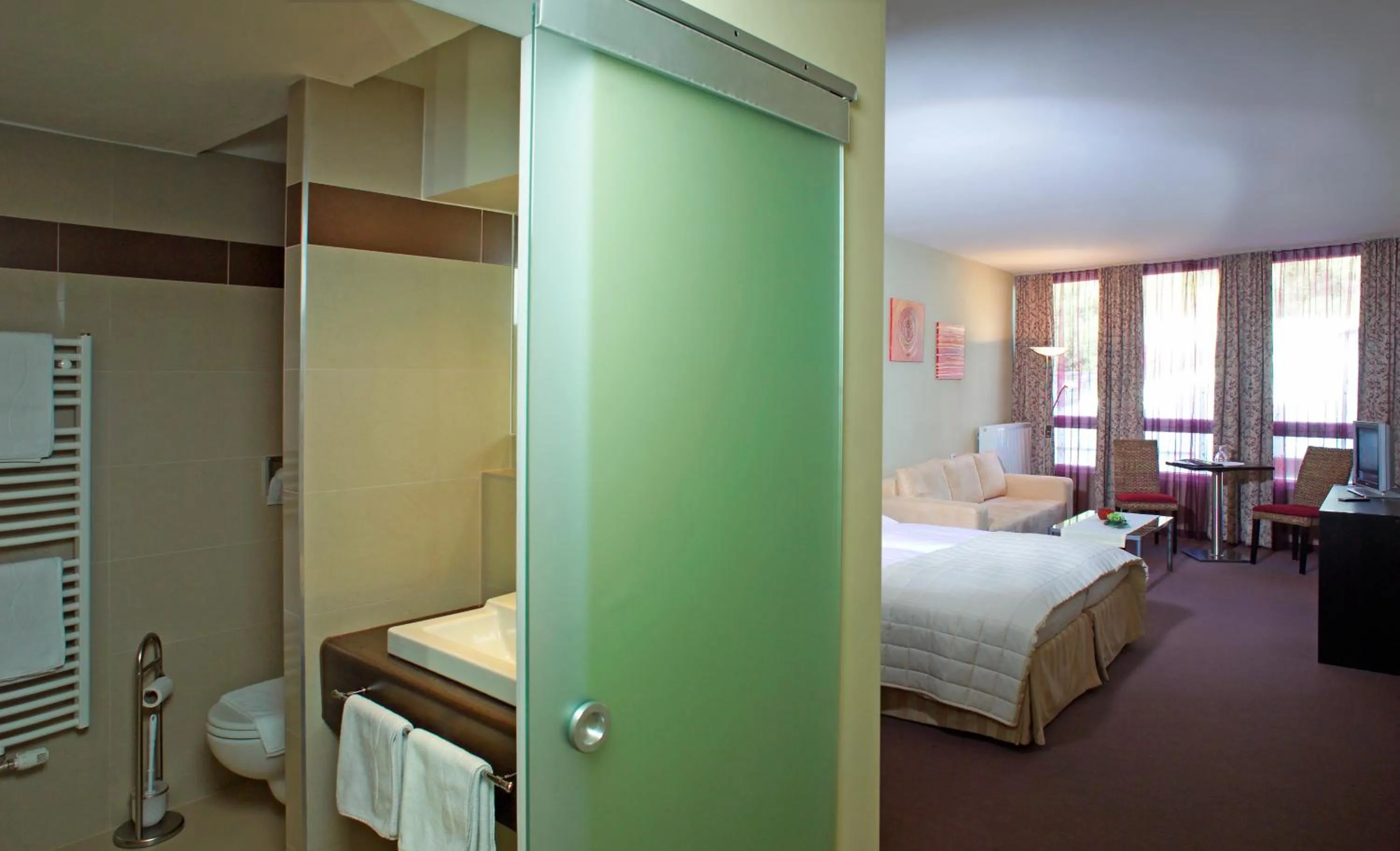 Photo of the whole room, Bed in Parkhotel Eisenstadt