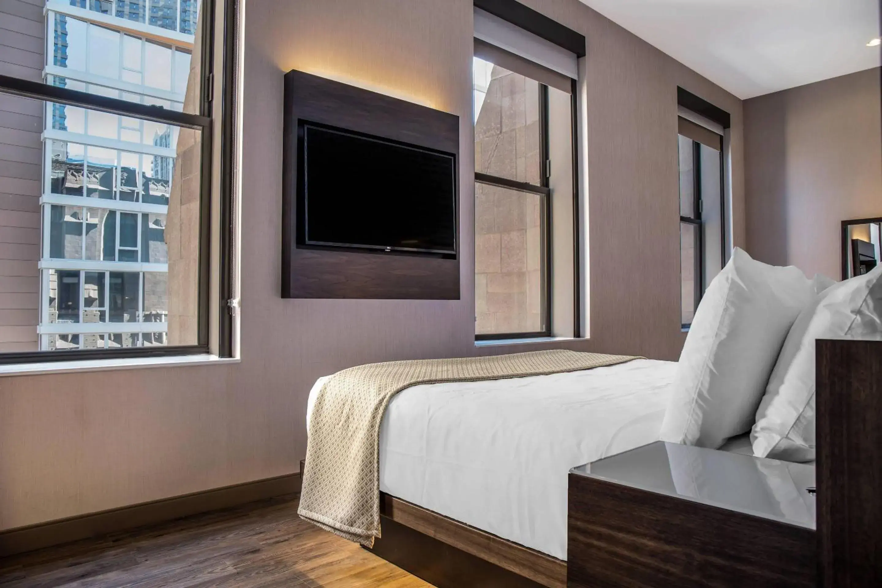 Bedroom, Bed in Cambria Hotel Chicago Loop - Theatre District Bedroom, Bed in Cambria Hotel Chicago Loop - Theatre District