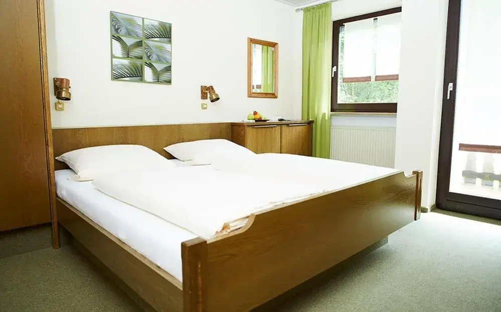 Deluxe Double Room with Balcony - single occupancy in Hotel Landgasthof Wallburg Deluxe Double Room with Balcony - single occupancy in Hotel Landgasthof Wallburg