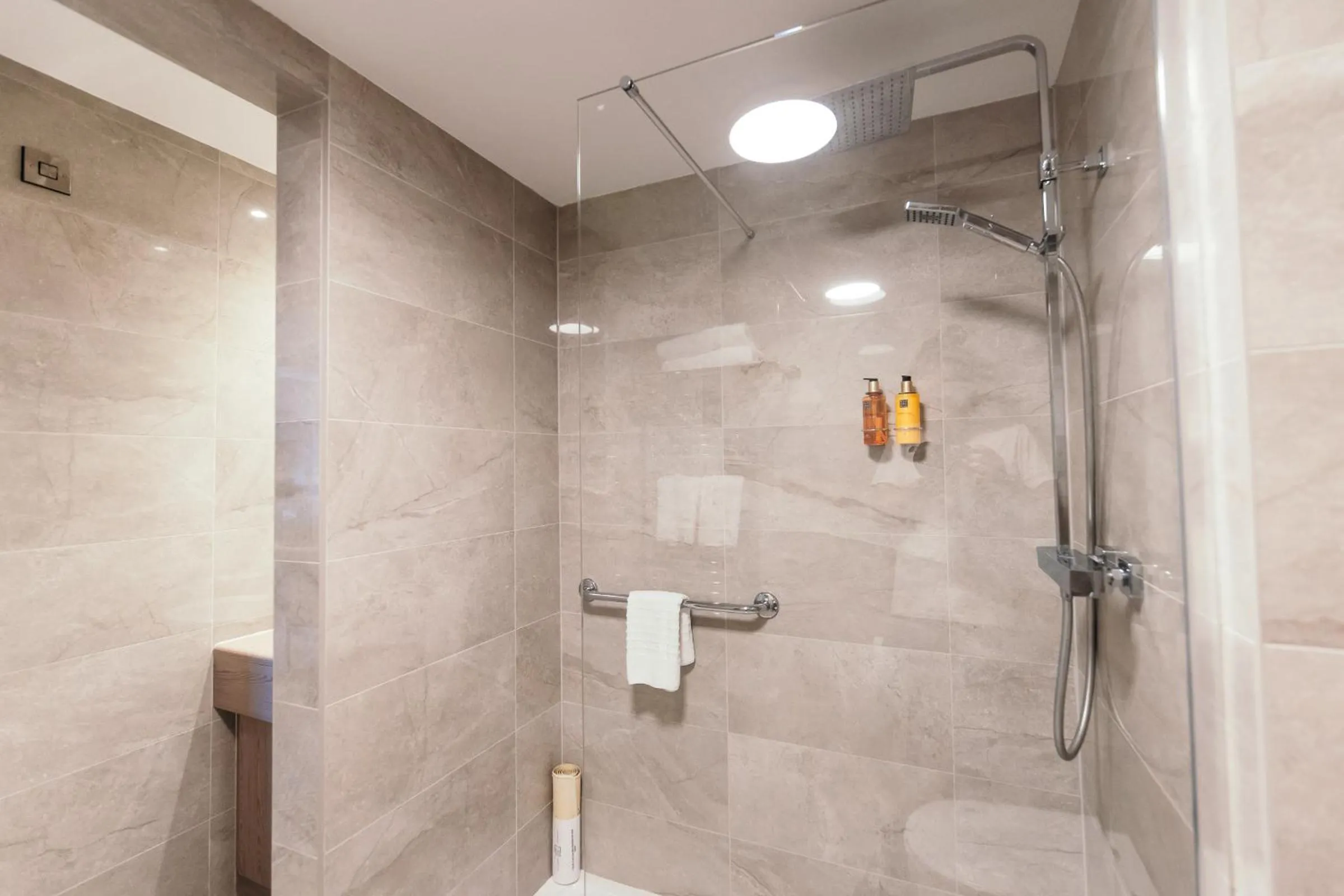 Bathroom in Dillon’s Hotel