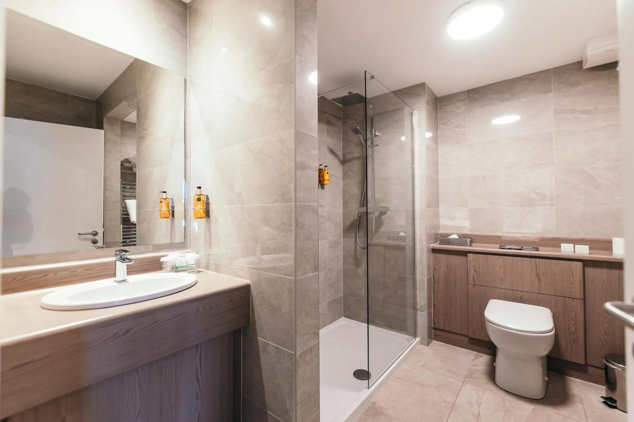 Bathroom in Dillon’s Hotel