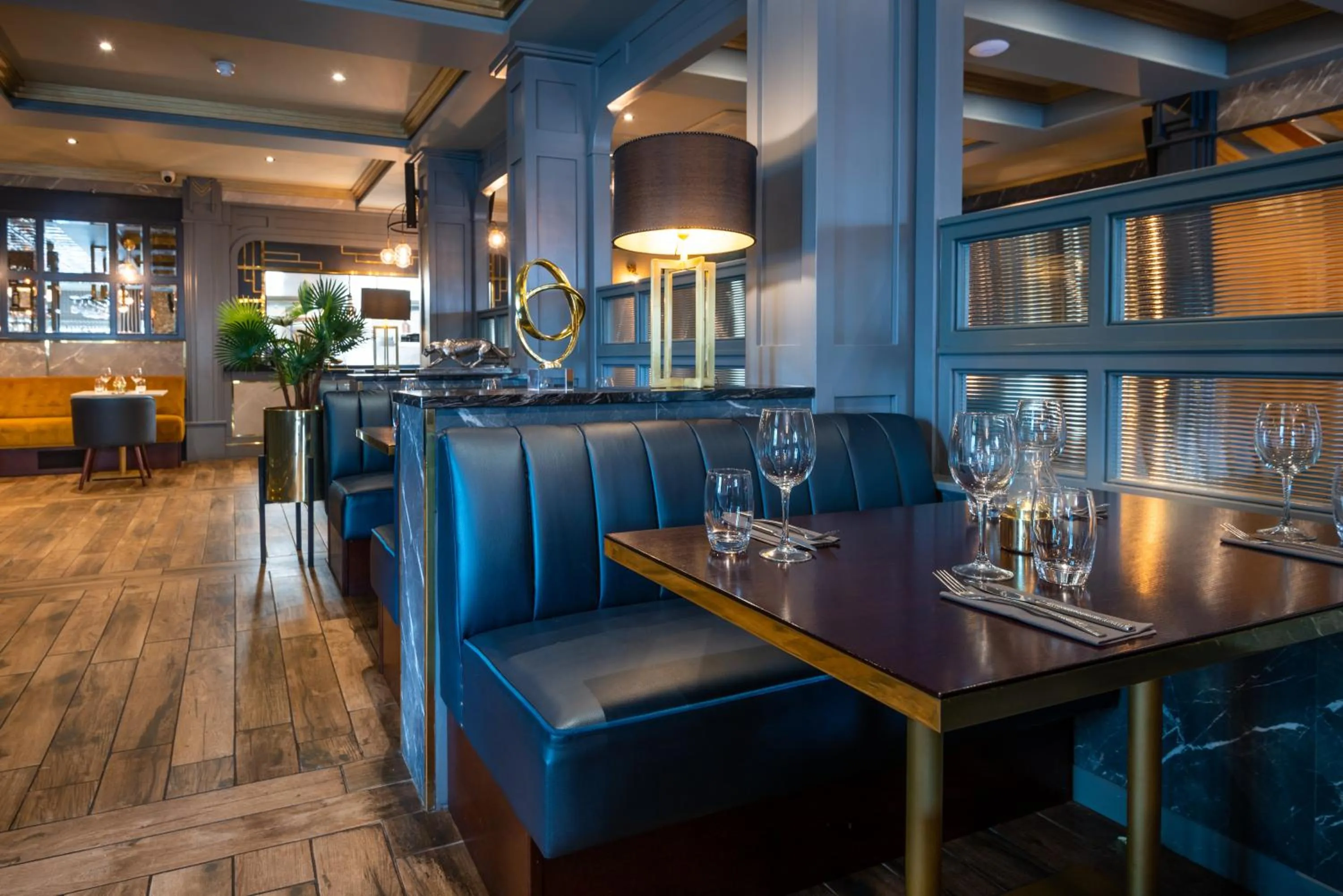 Restaurant/places to eat in Da Vinci's Hotel