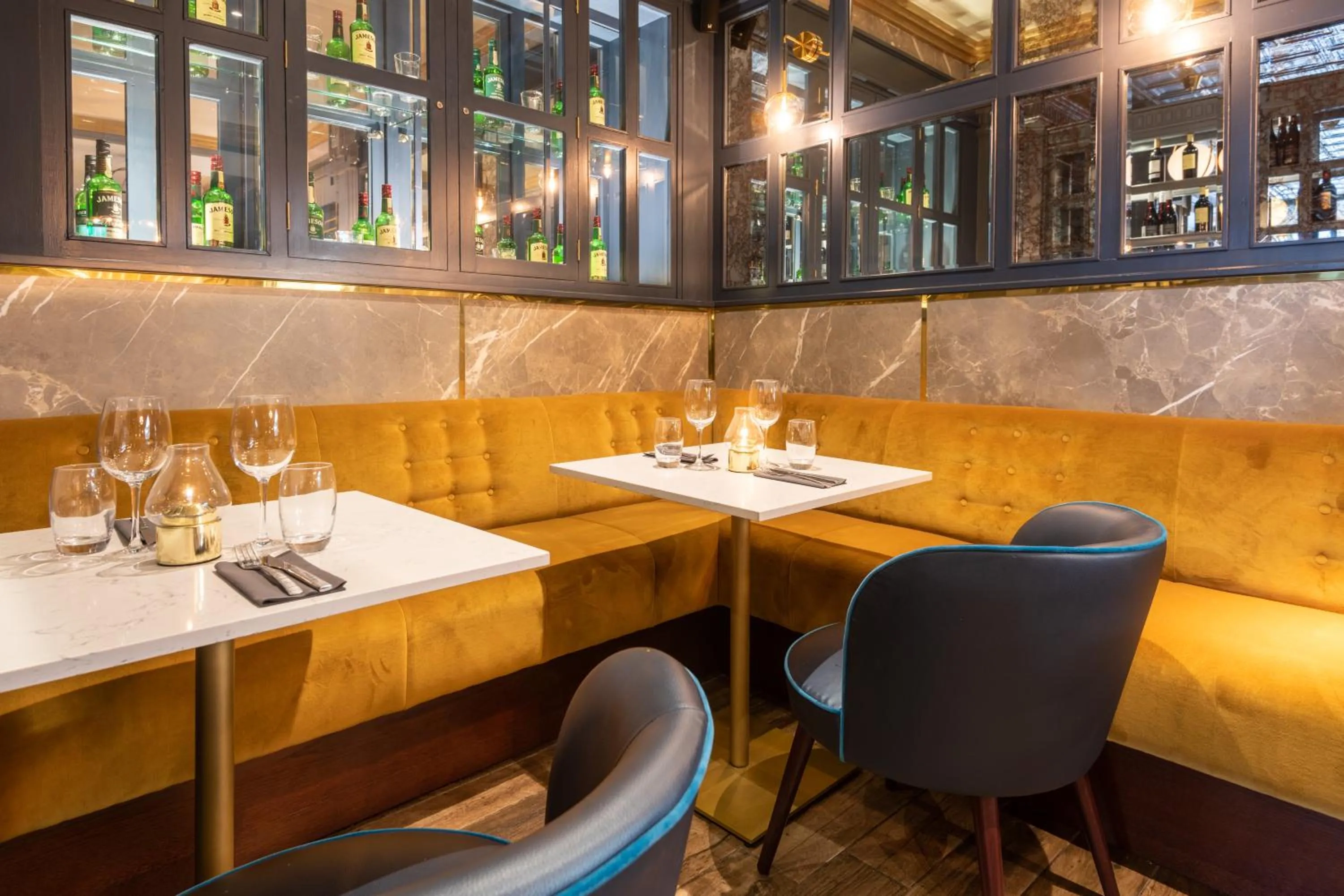 Restaurant/places to eat in Da Vinci's Hotel