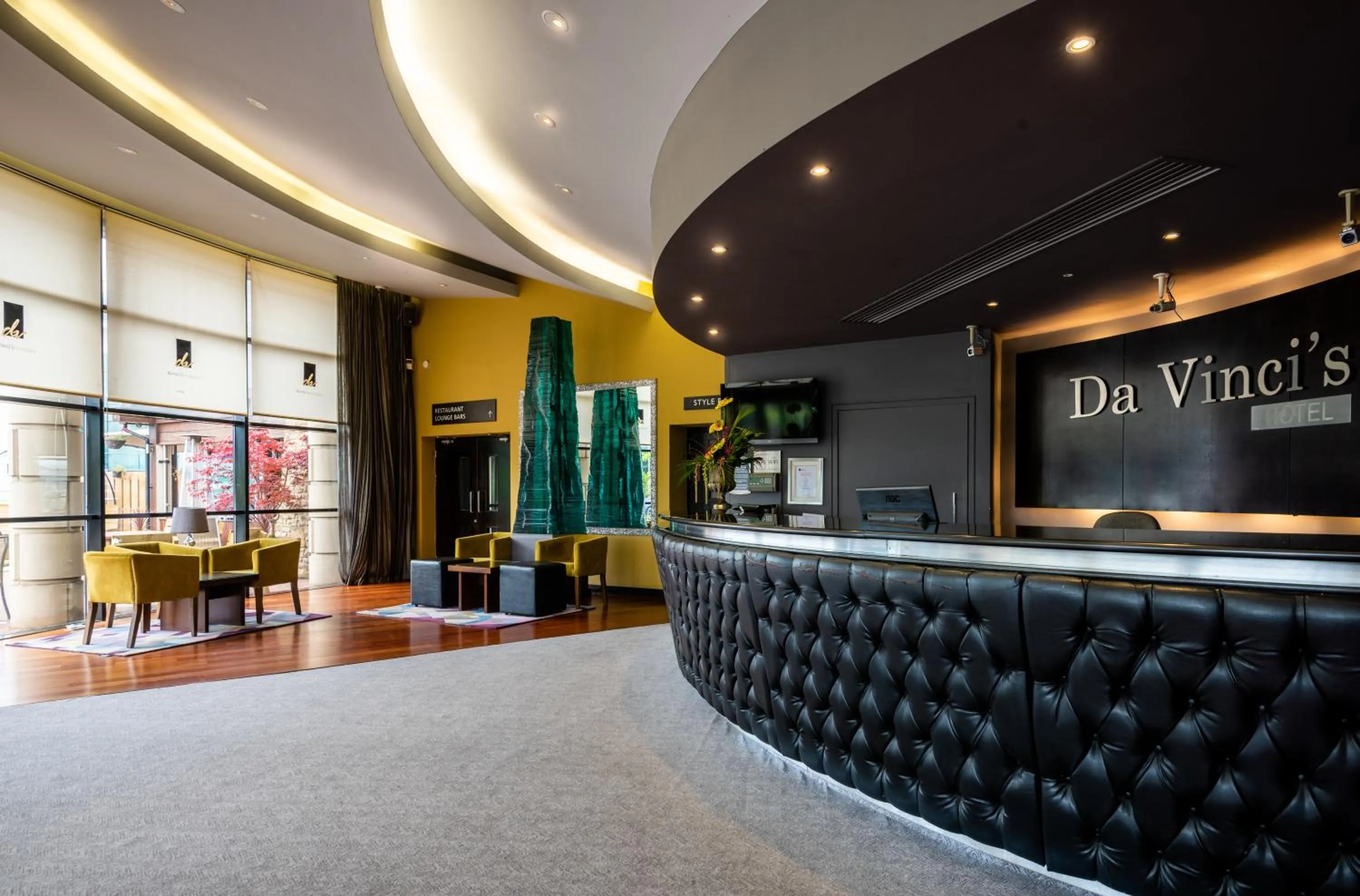 Lobby or reception in Da Vinci's Hotel