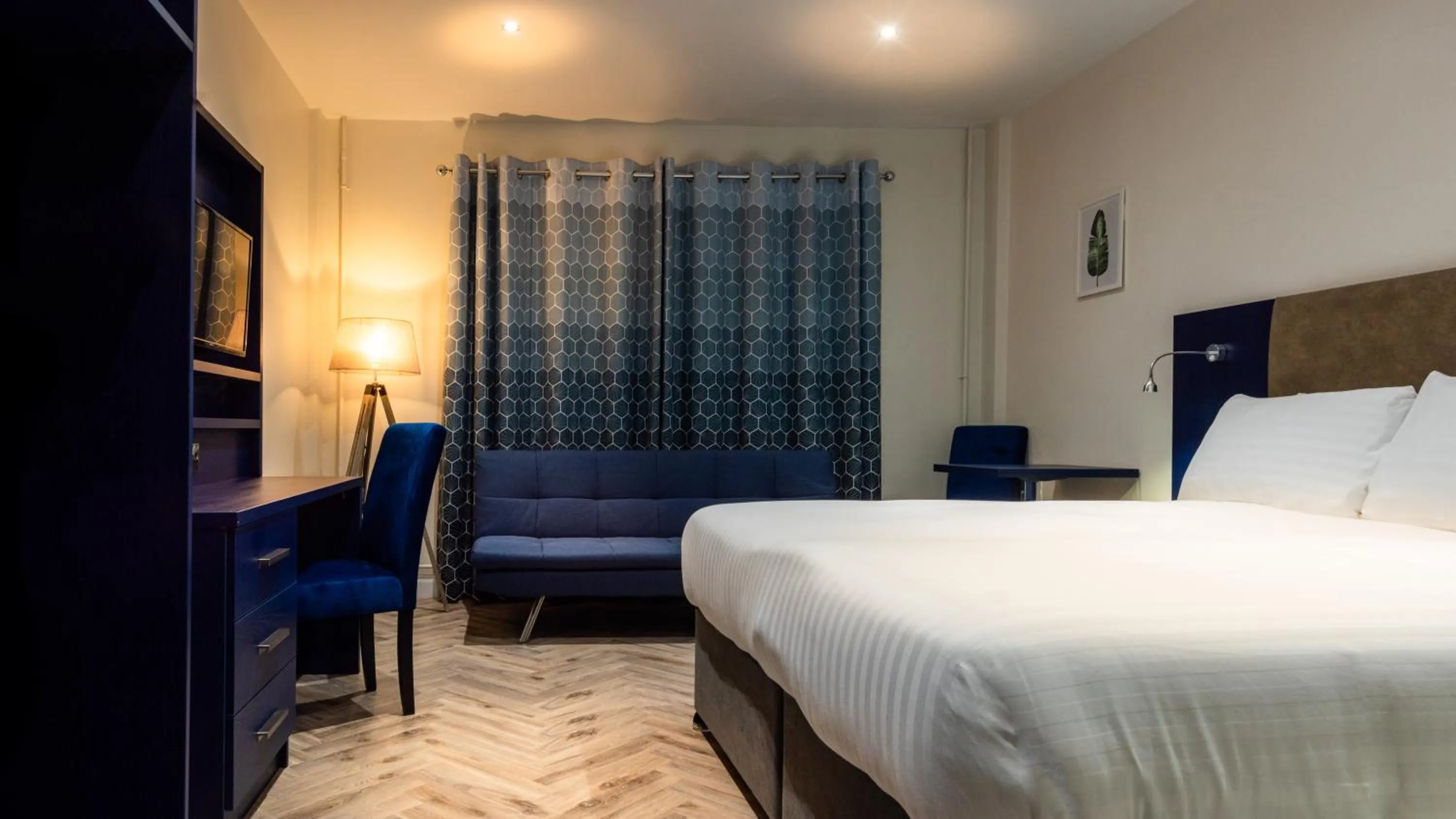 Bed in Da Vinci's Hotel