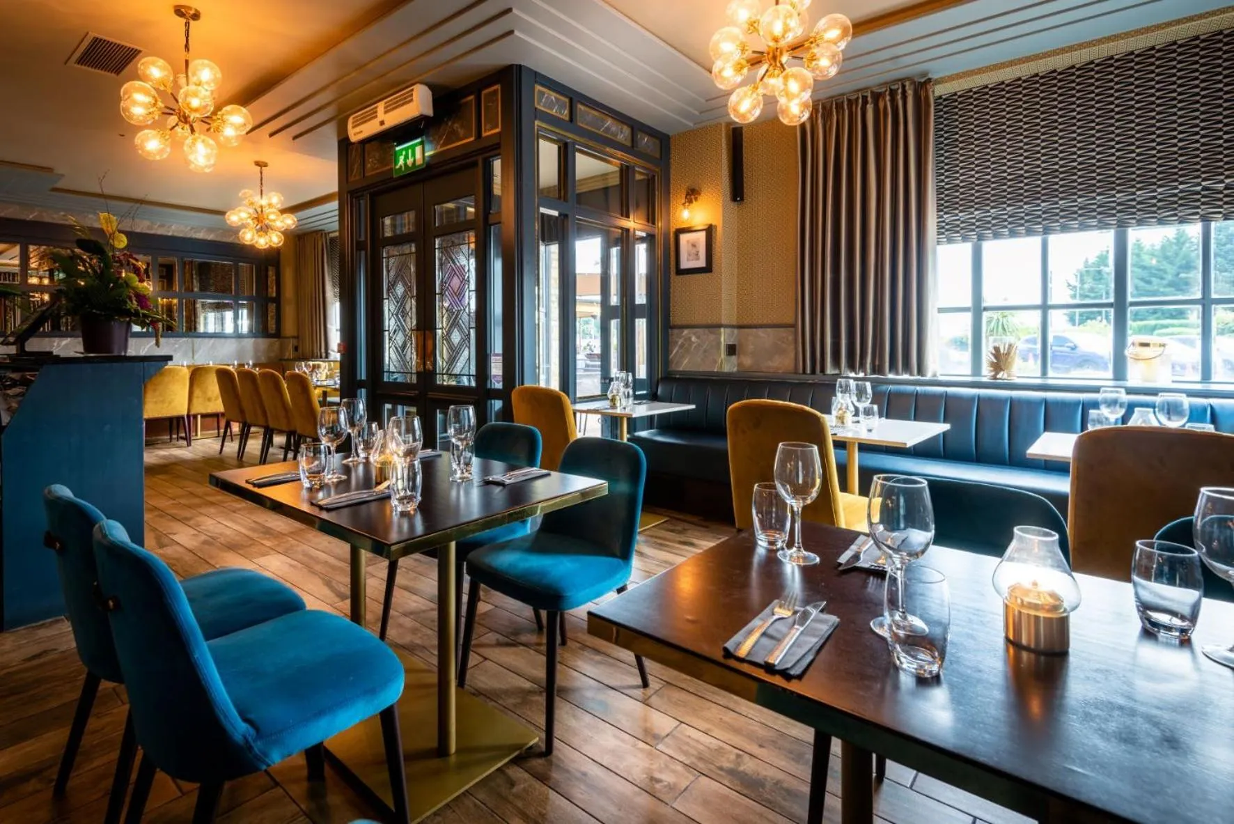 Restaurant/places to eat in Da Vinci's Hotel