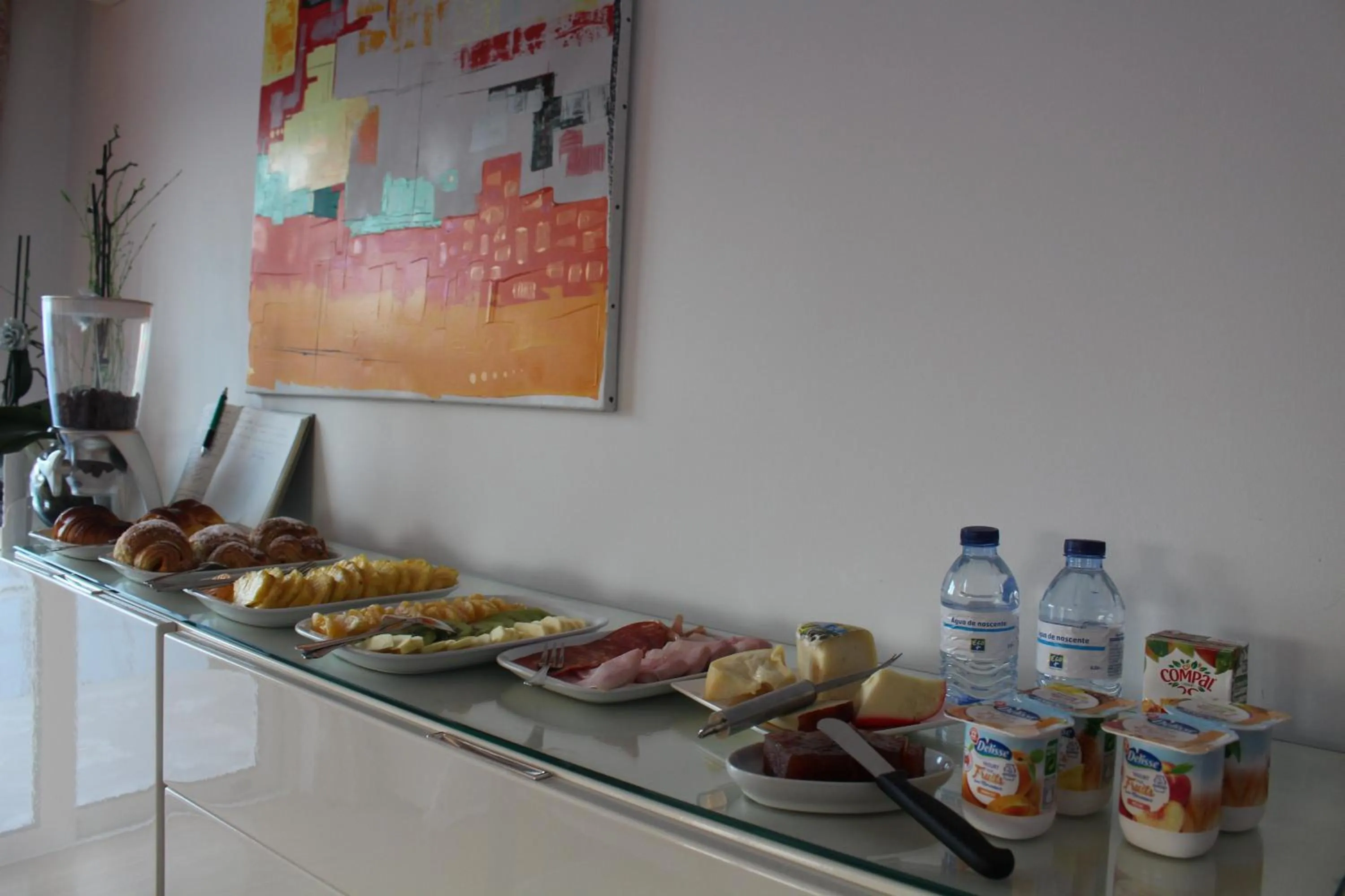 Continental breakfast in B&B Villa Vale Flores