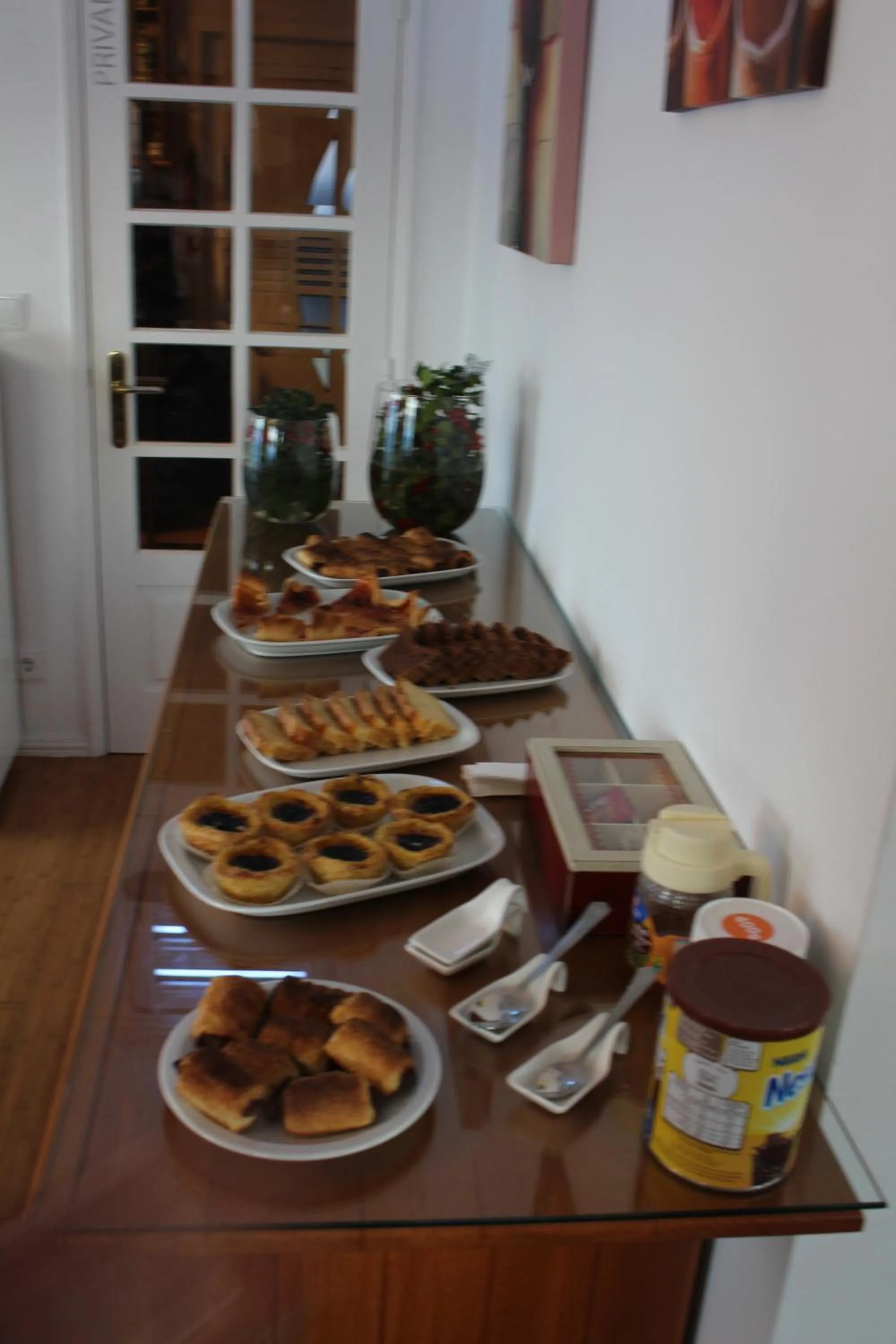 Buffet breakfast in B&B Villa Vale Flores