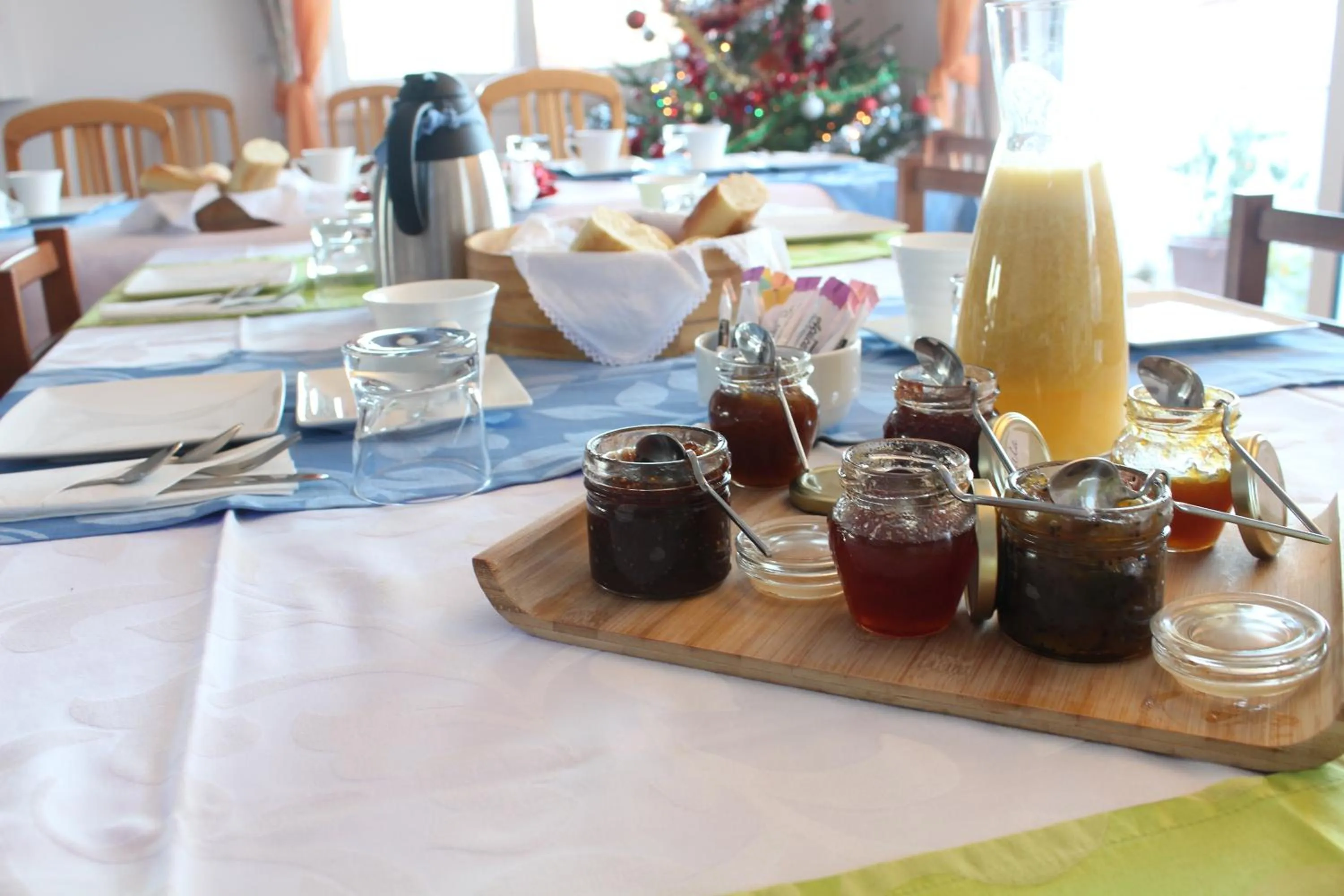 Buffet breakfast in B&B Villa Vale Flores