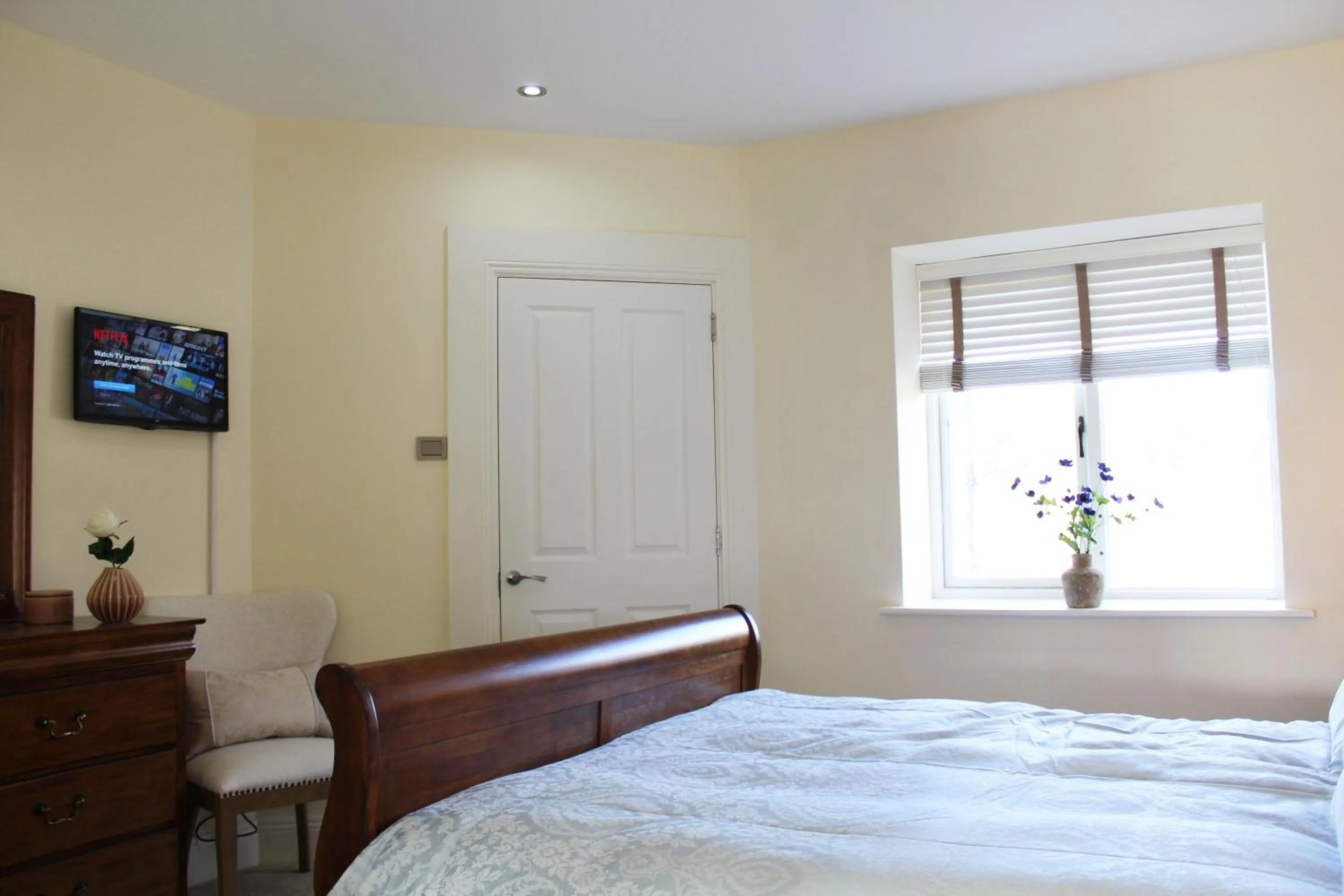 Bedroom, TV/Entertainment Center in Castledale