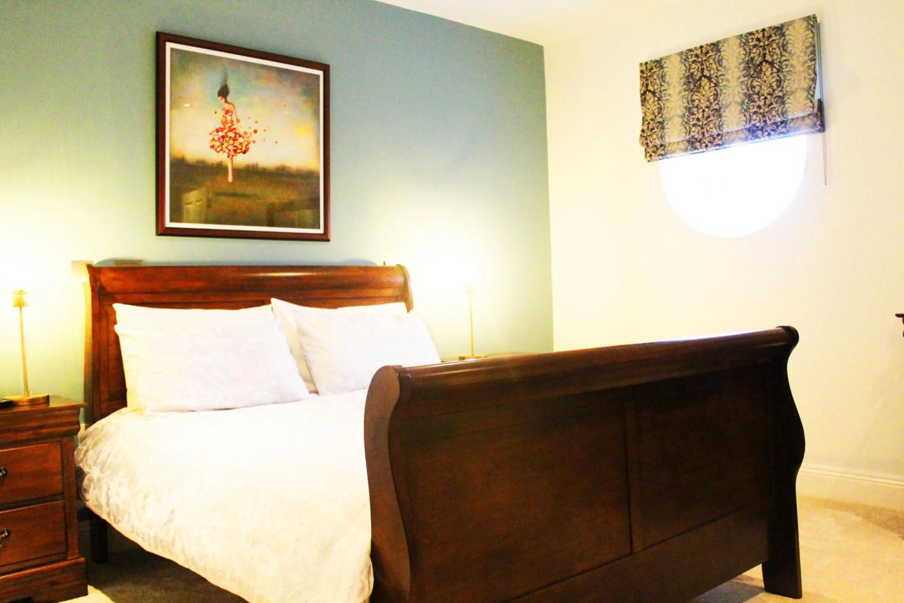 Bedroom, Seating Area in Castledale