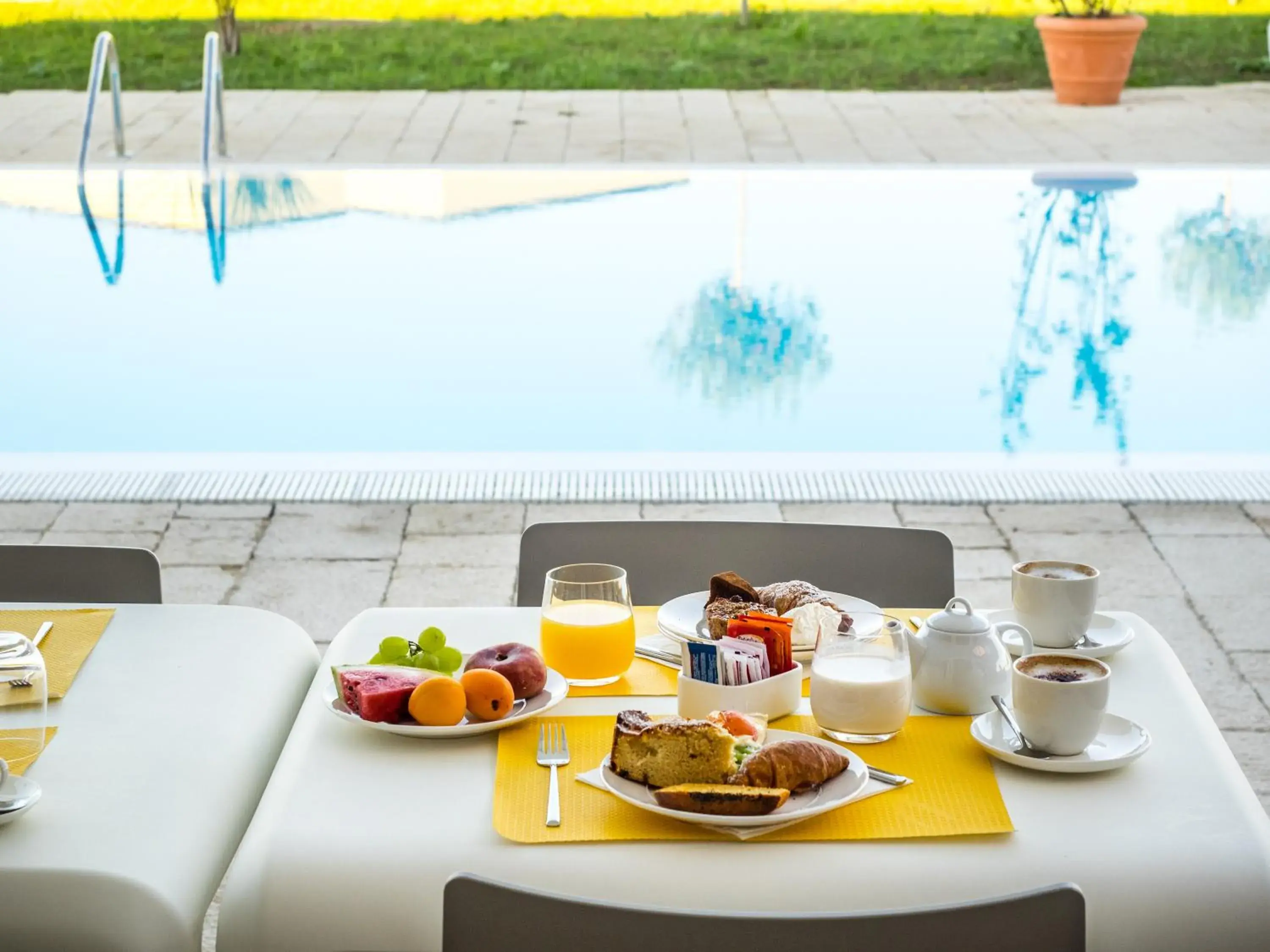 Swimming pool, Breakfast in Hotel Danieli Pozzallo