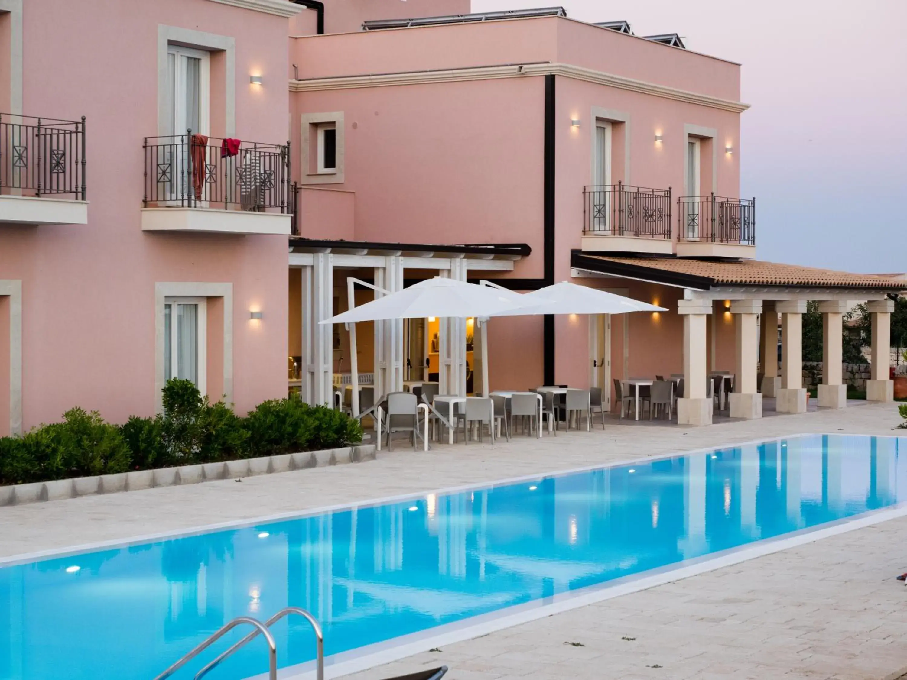 Swimming Pool in Hotel Danieli Pozzallo