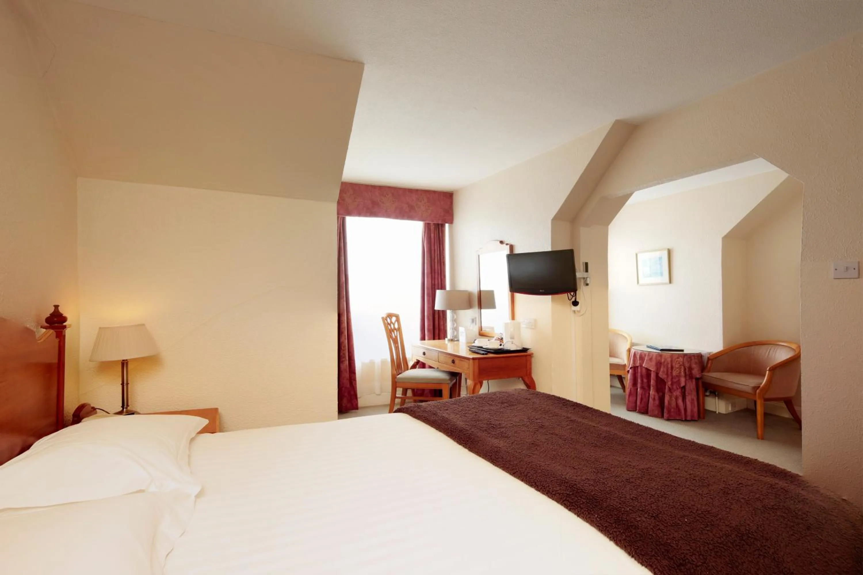 Bed, TV/Entertainment Center in Best Western Hotel Bristol