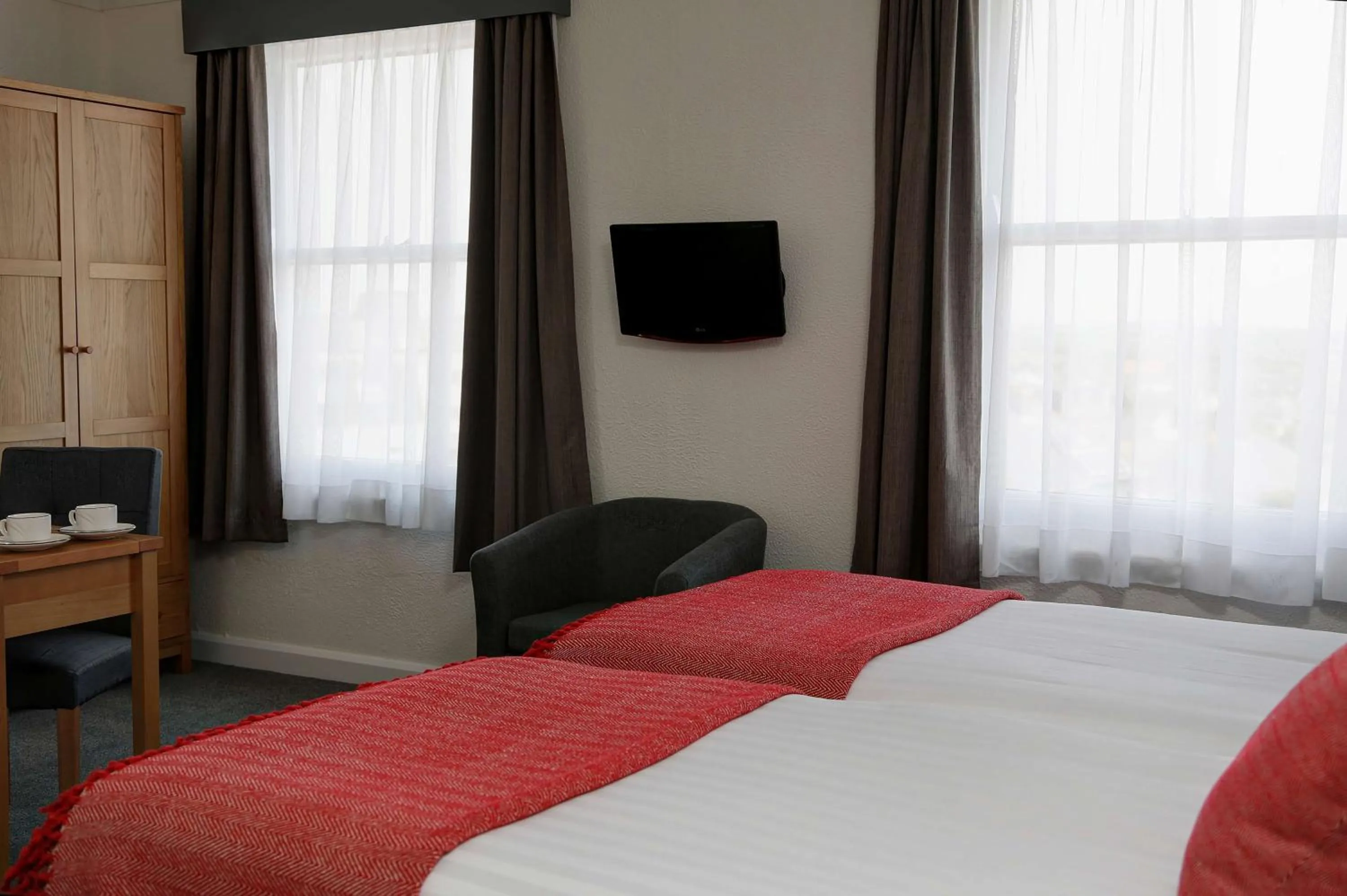 Bed, TV/Entertainment Center in Best Western Hotel Bristol