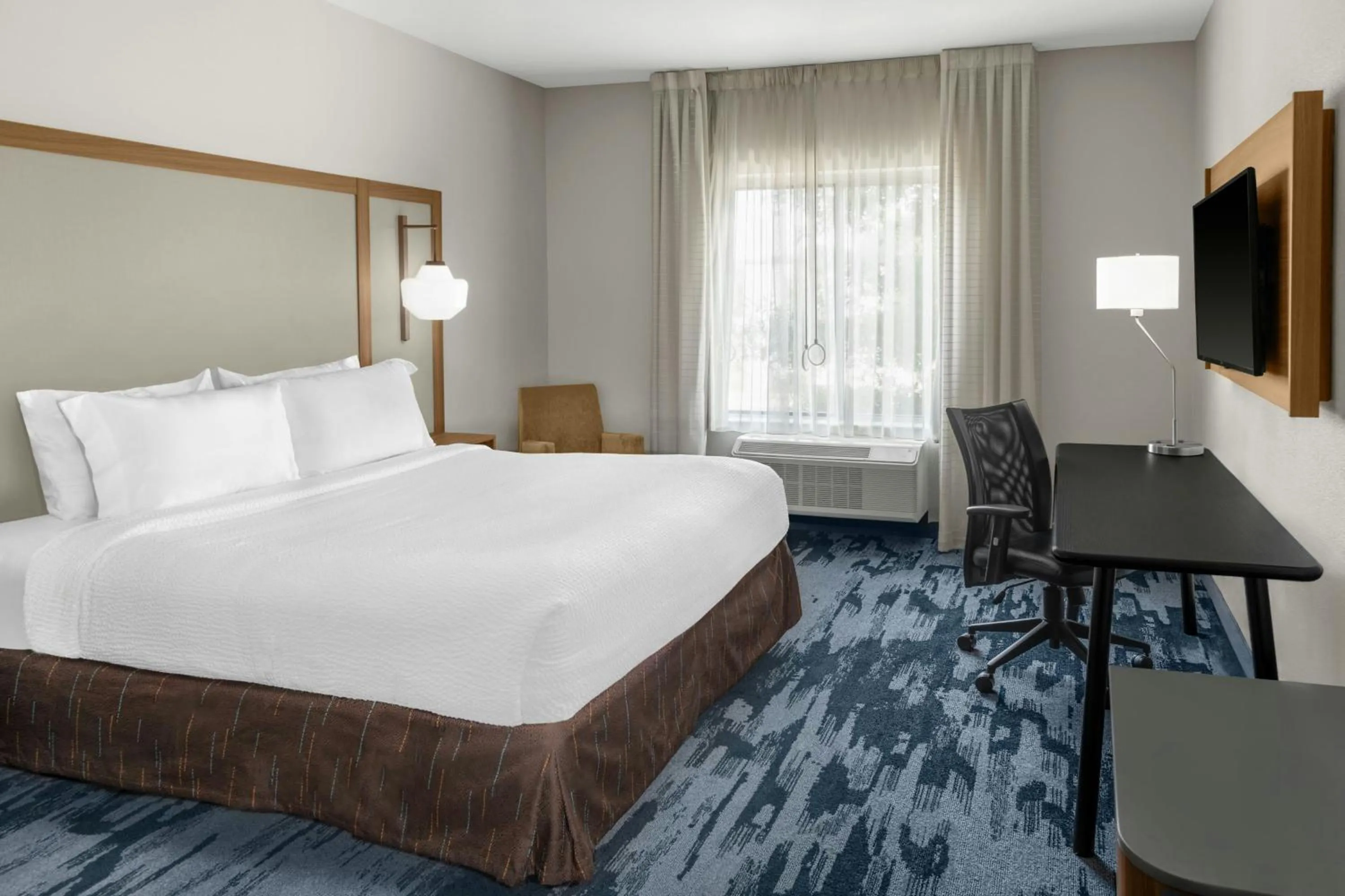 Photo of the whole room, Bed in Fairfield Inn & Suites by Marriott Atlanta Acworth