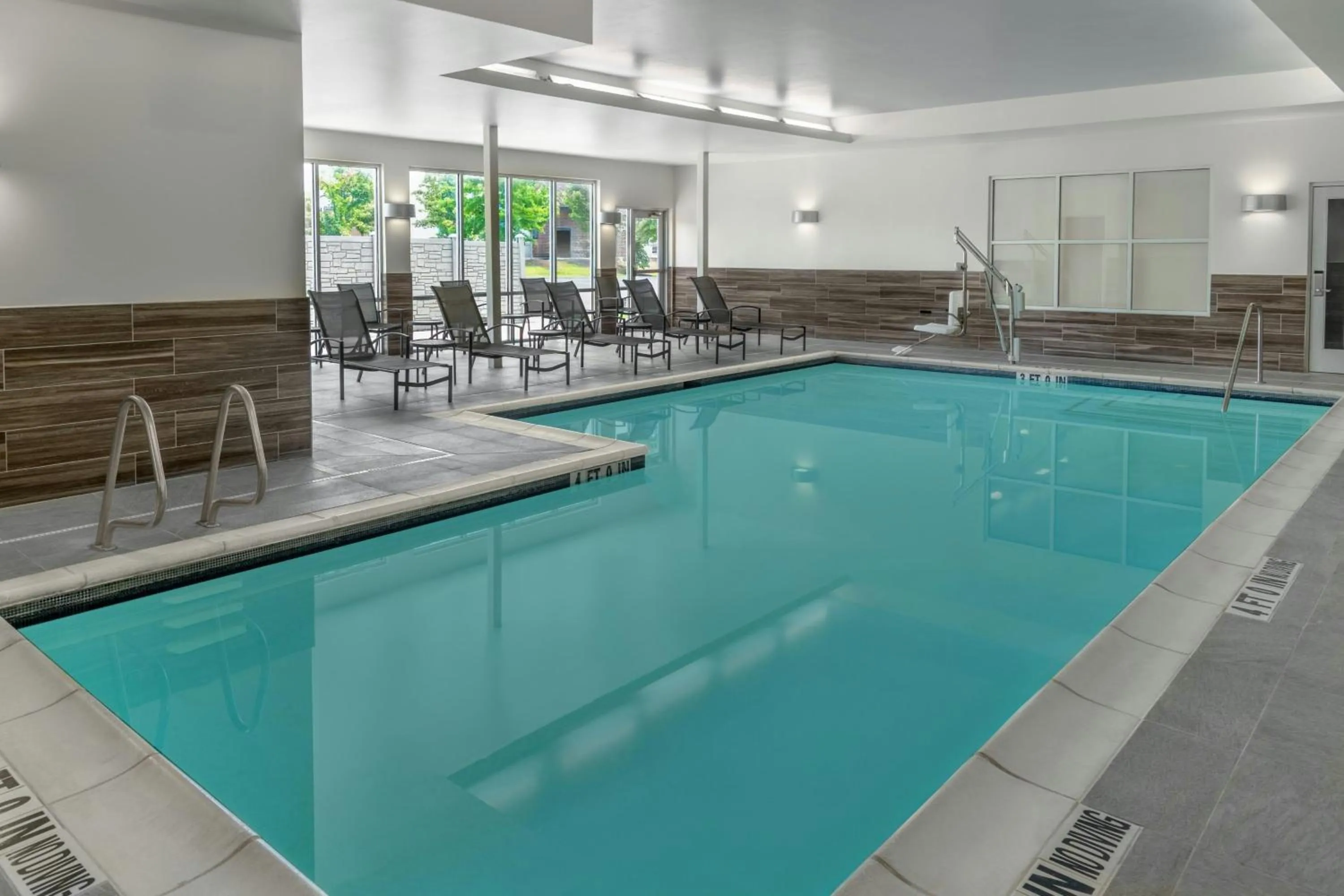 Swimming pool in Fairfield Inn & Suites by Marriott Atlanta Acworth