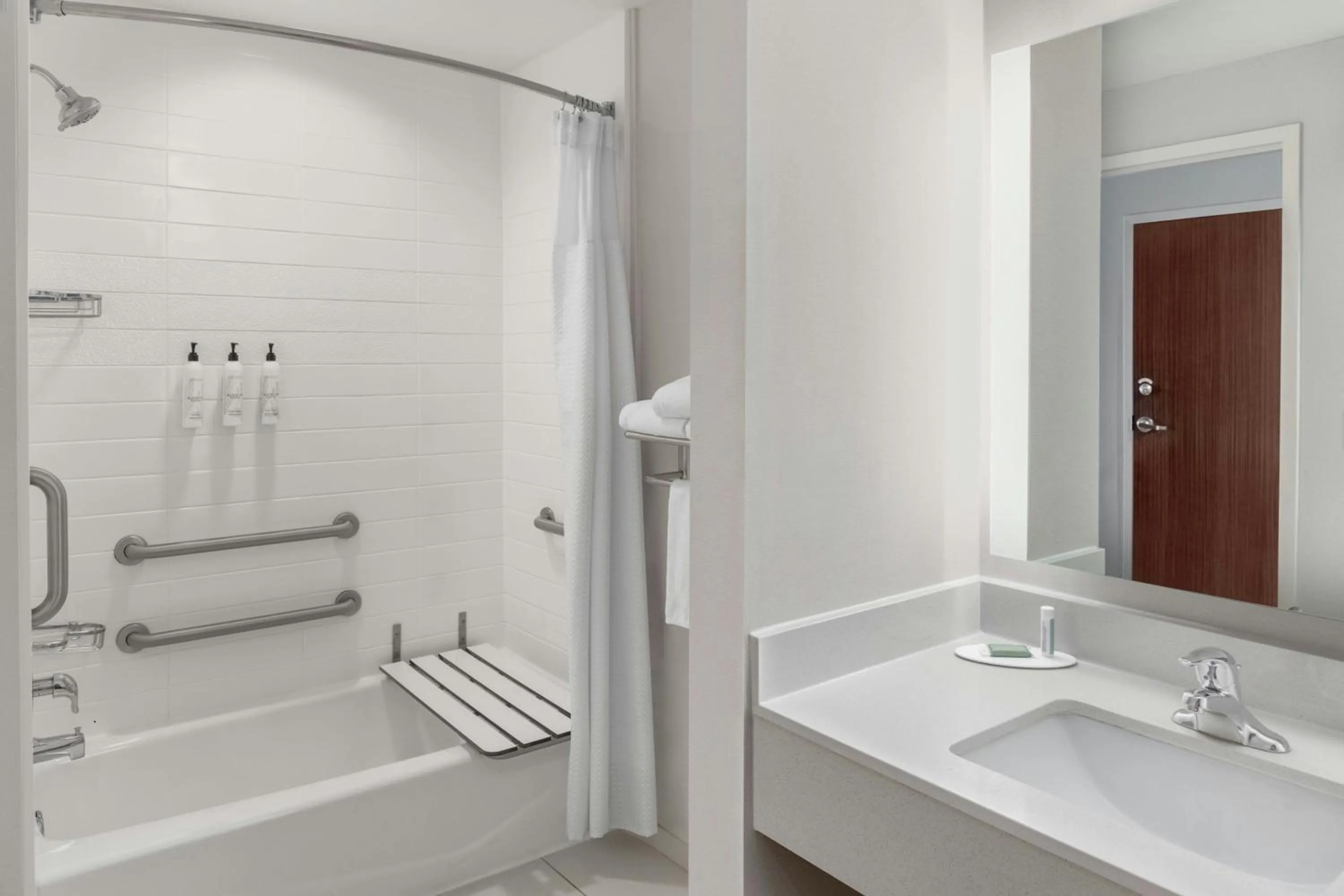 Bathroom in Fairfield Inn & Suites by Marriott Atlanta Acworth