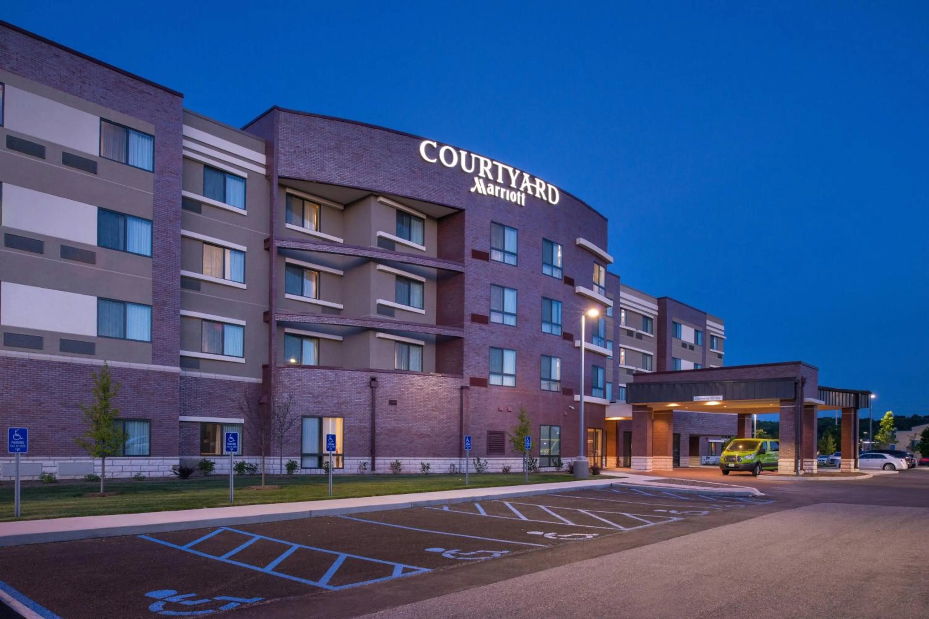 Property building in Courtyard by Marriott St Louis Chesterfield