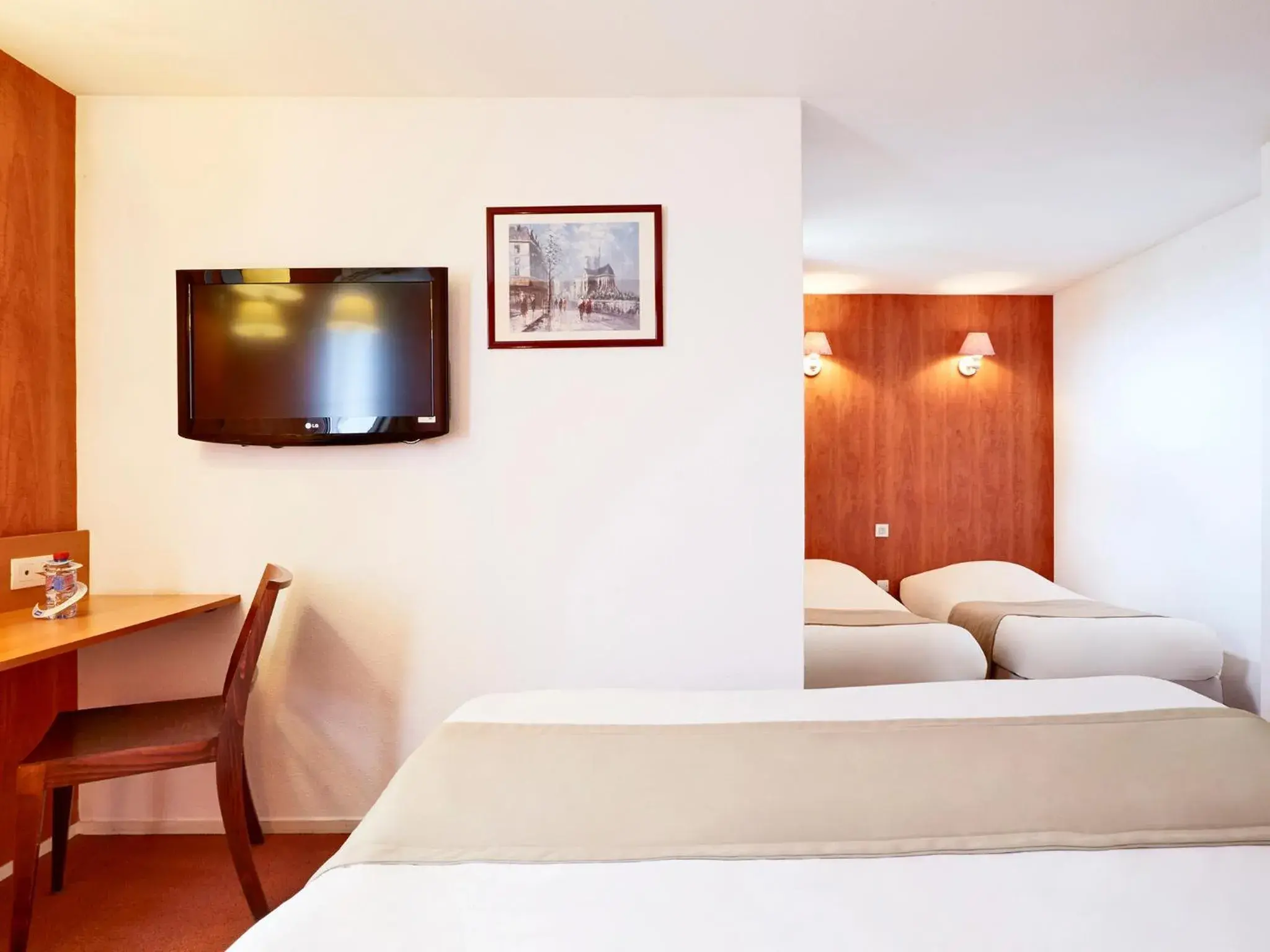 Coffee/tea facilities, Bed in Kyriad Caen Sud Coffee/tea facilities, Bed in Kyriad Caen Sud