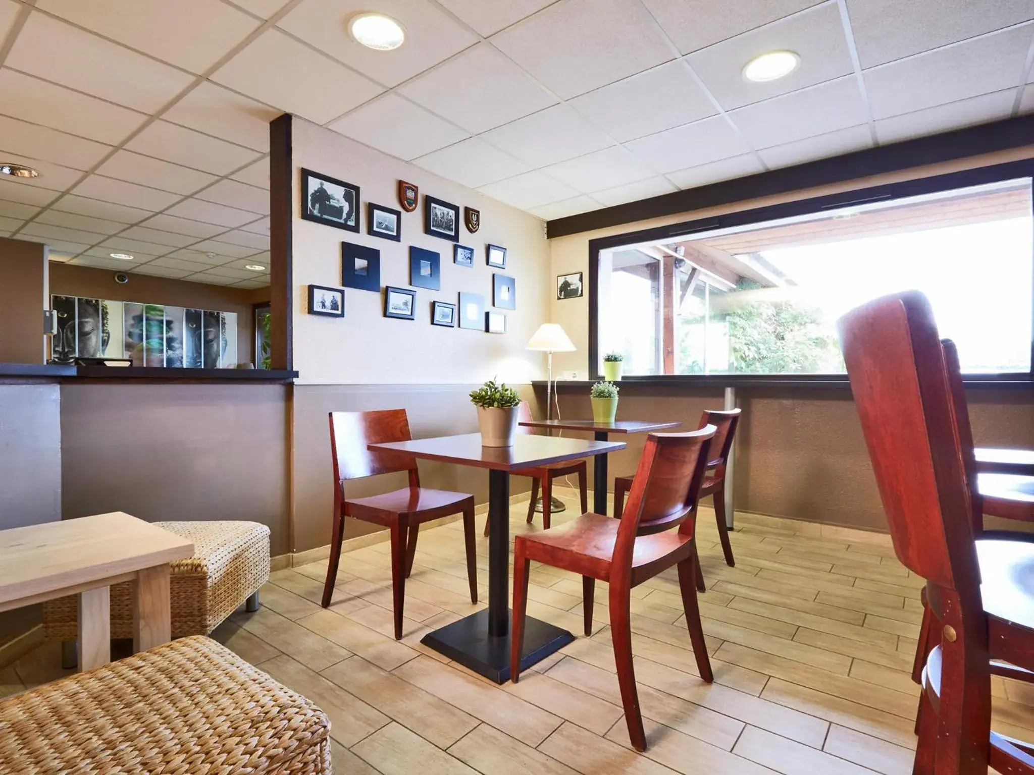 Lounge or bar in Kyriad Caen Sud Lounge or bar in Kyriad Caen Sud