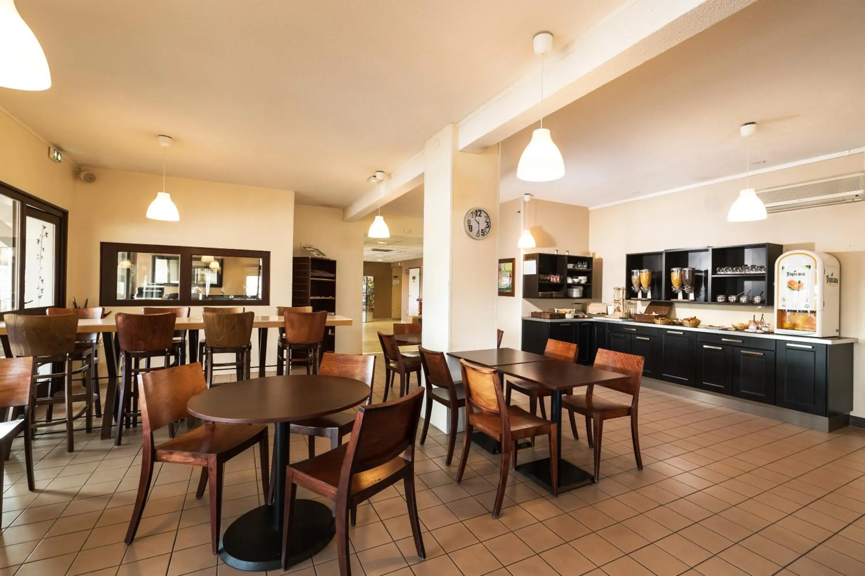 Lounge or bar in Kyriad Caen Sud Lounge or bar in Kyriad Caen Sud