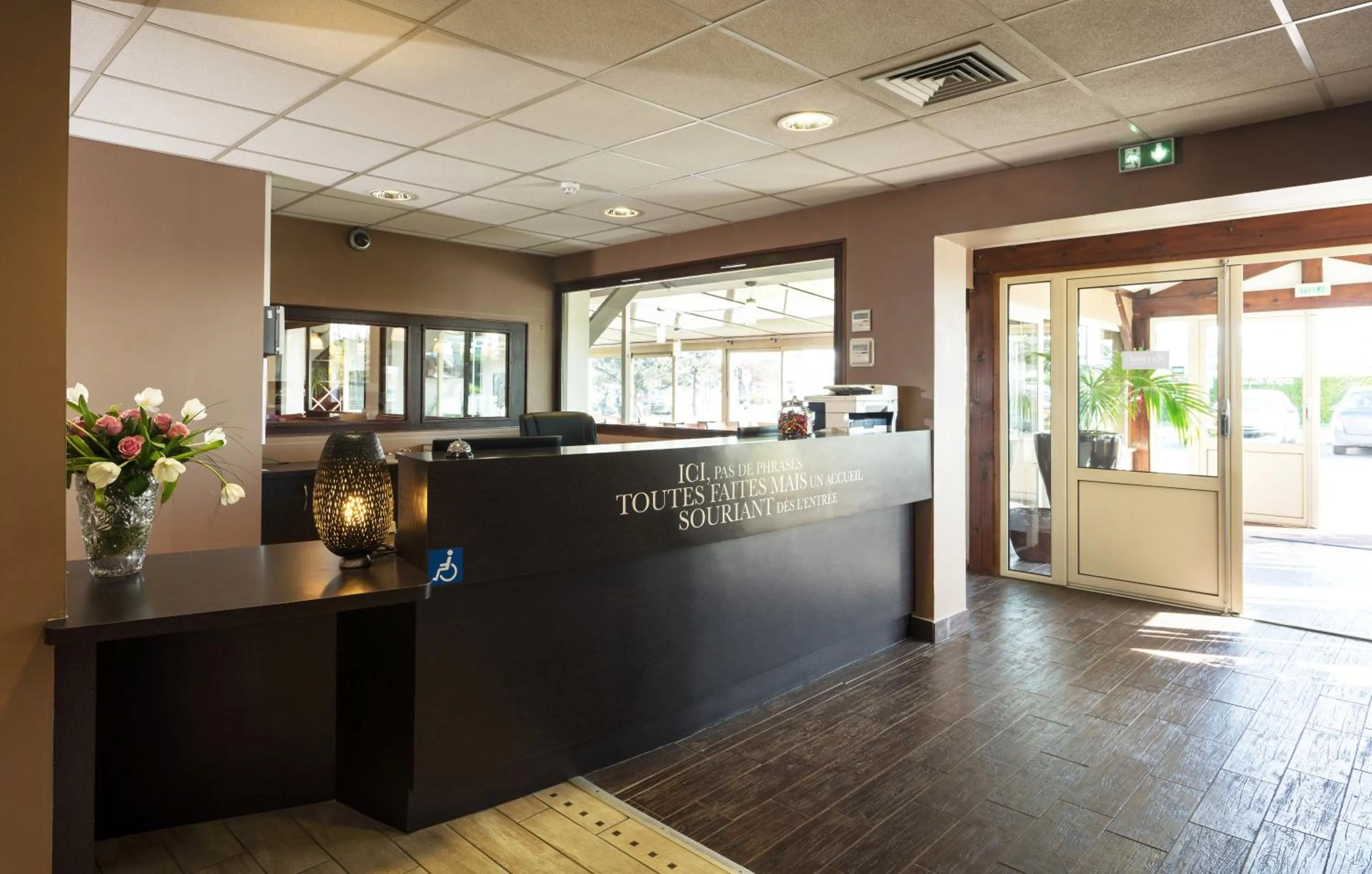 Lobby or reception in Kyriad Caen Sud