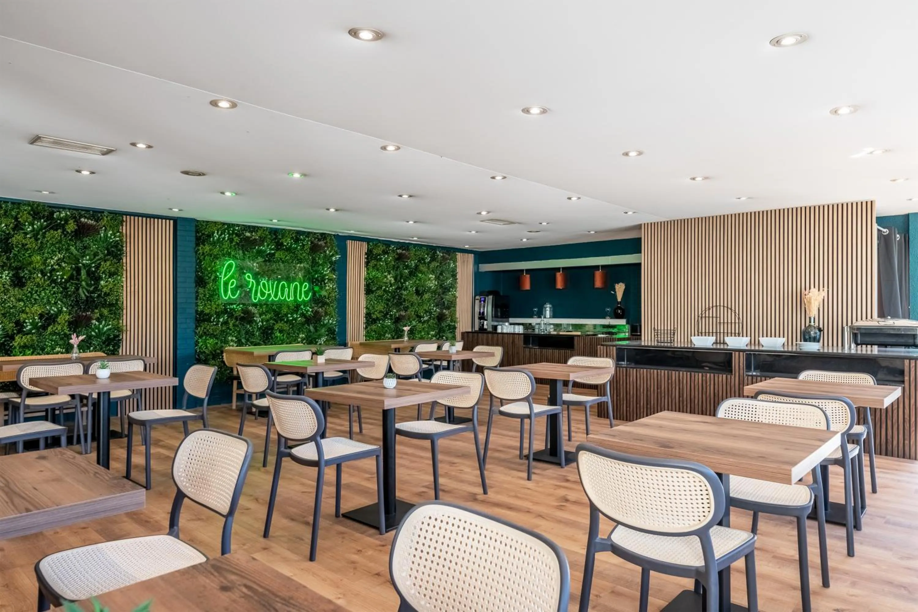 Breakfast in Hôtel Le Roxane