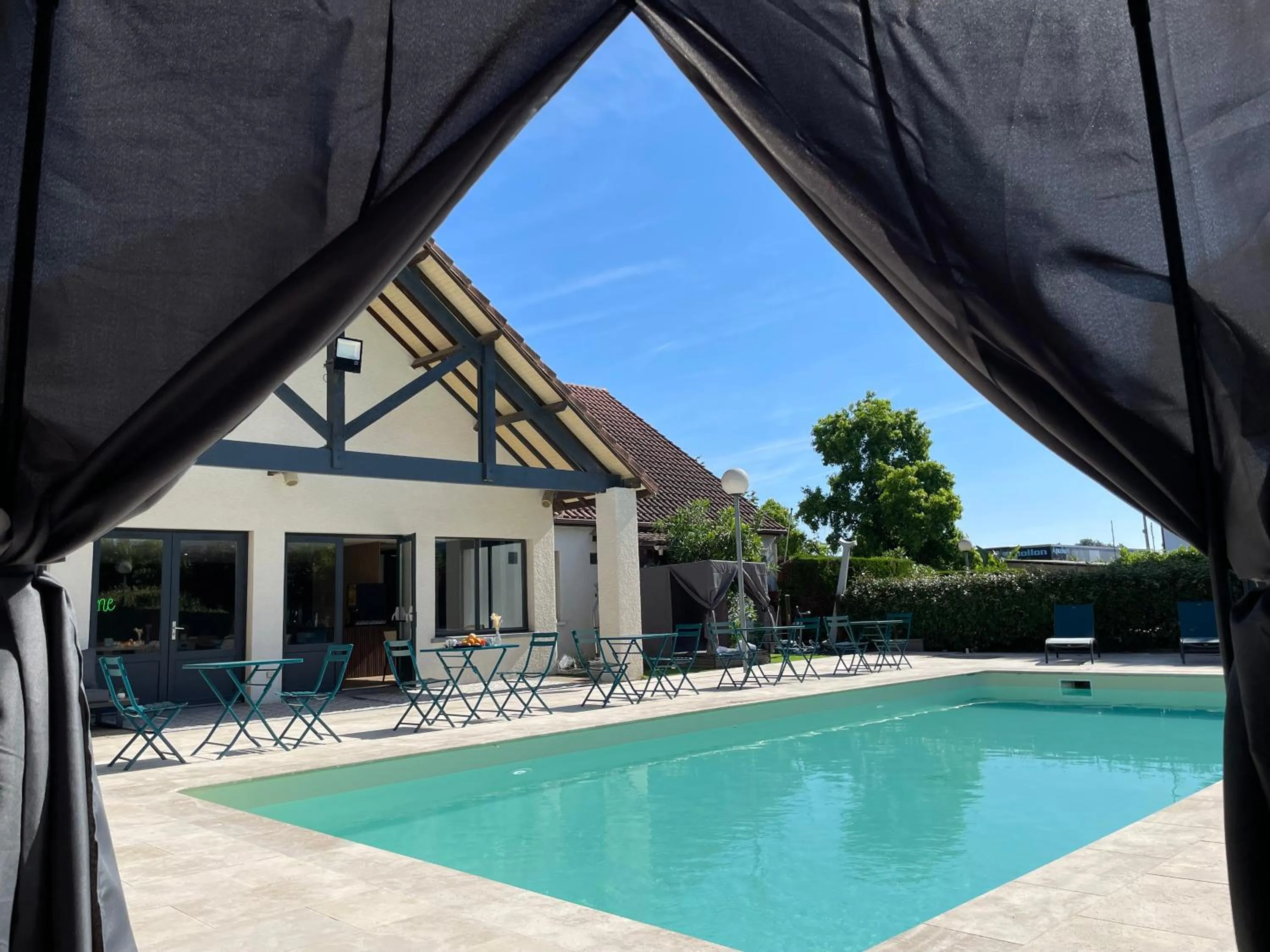 Patio, Swimming Pool in Kyriad Bergerac
