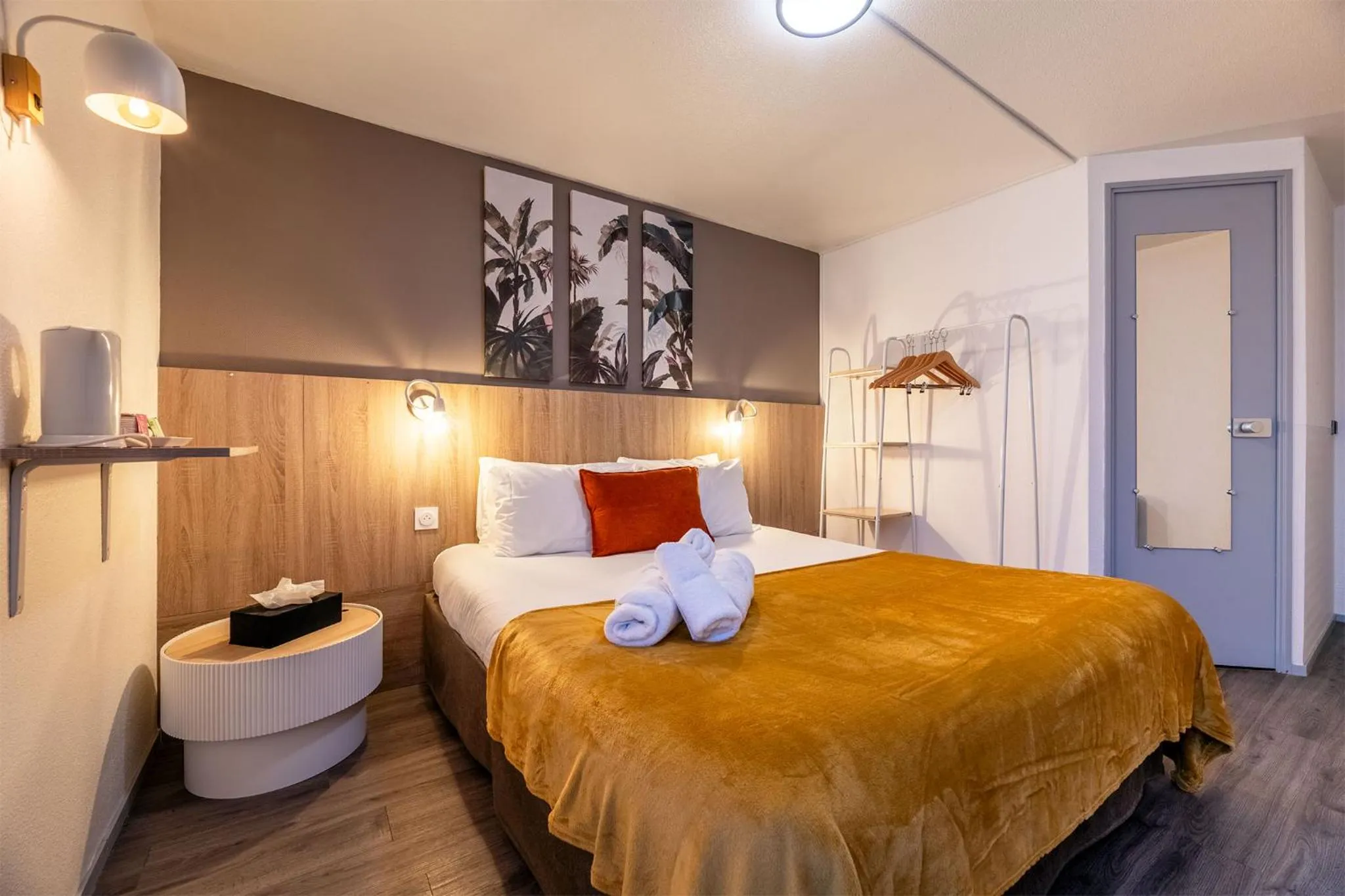 Photo of the whole room, Bed in Hôtel Le Roxane