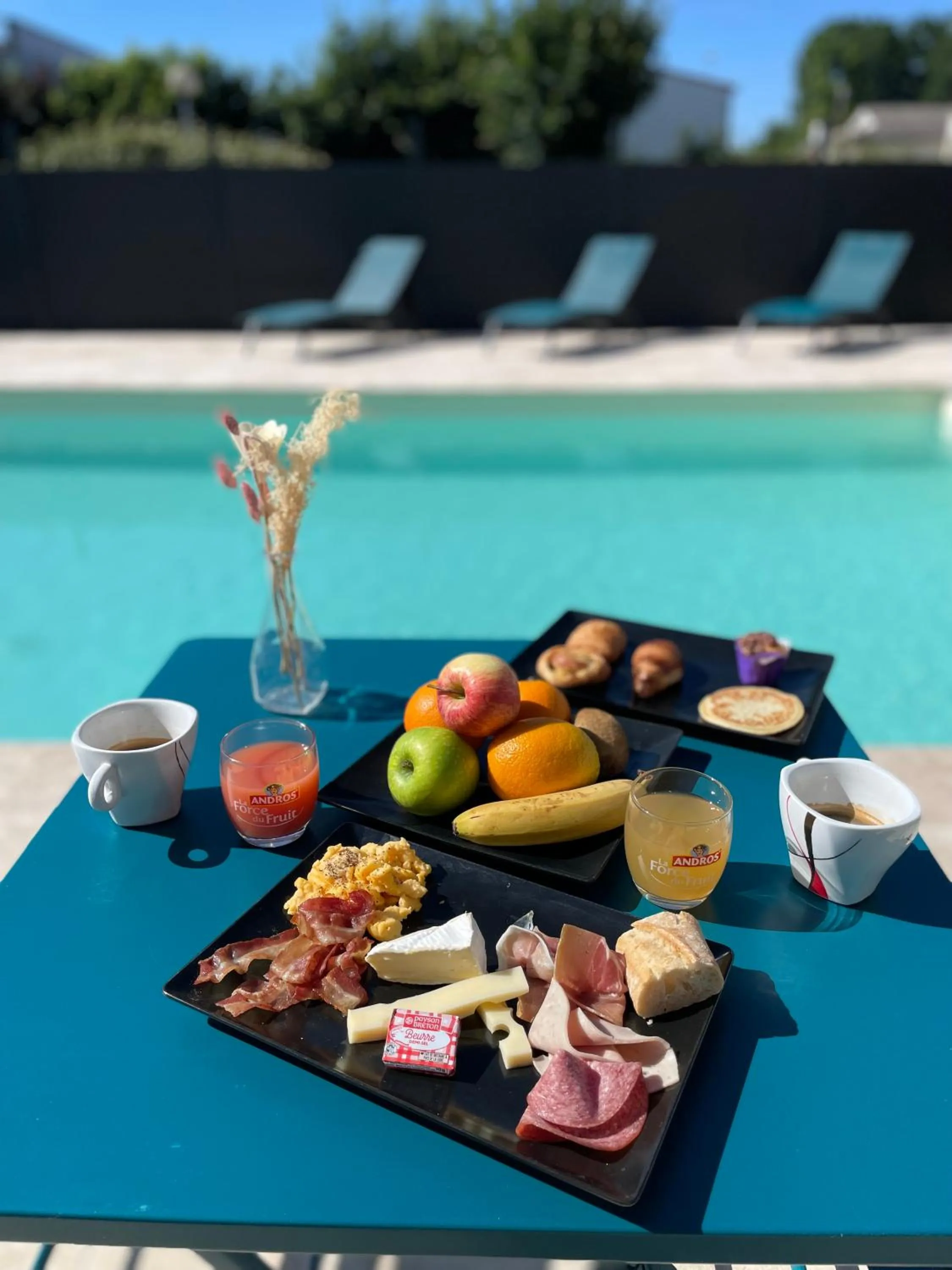 Breakfast in Hôtel Le Roxane