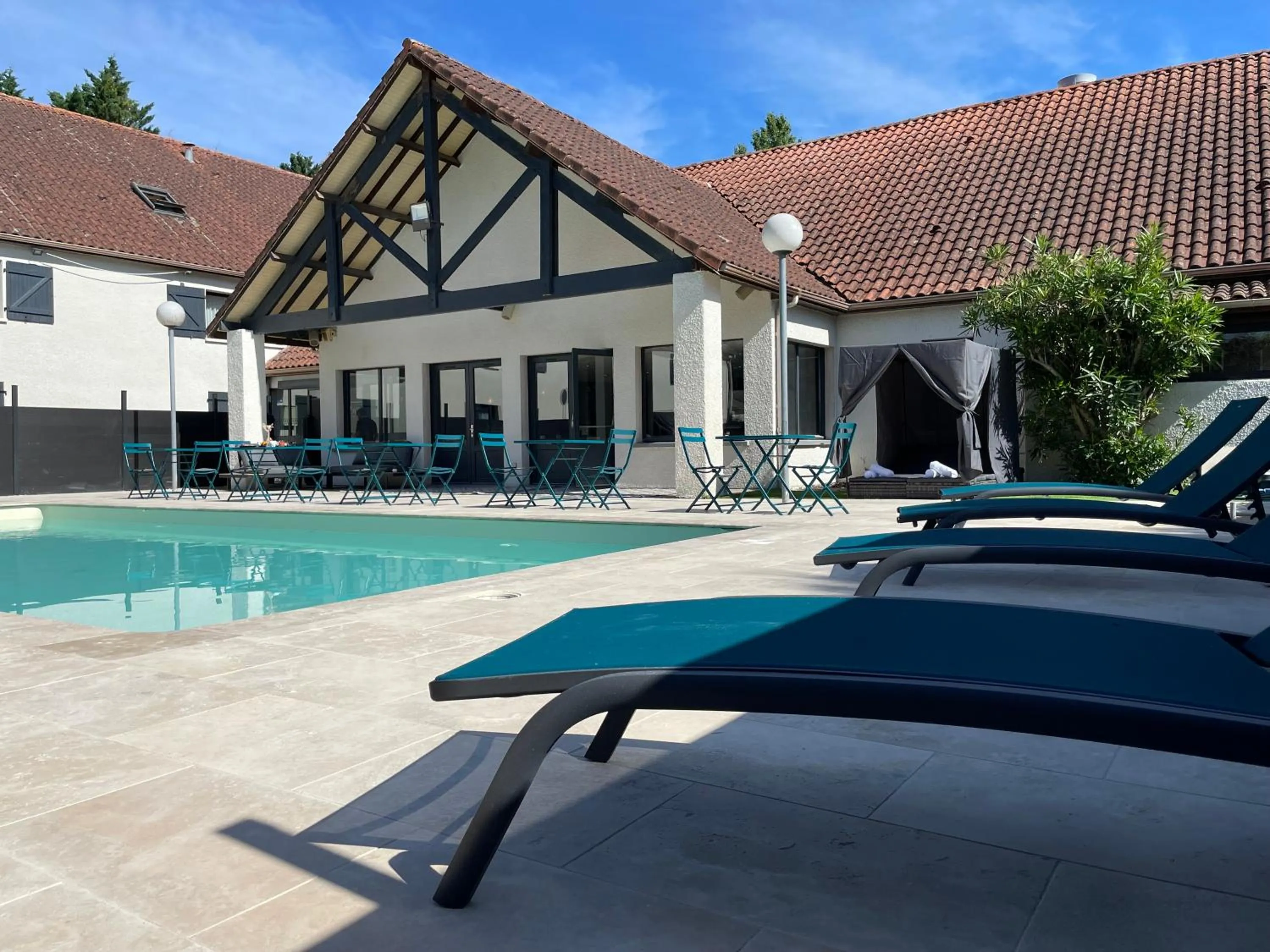 Swimming pool in Hôtel Le Roxane