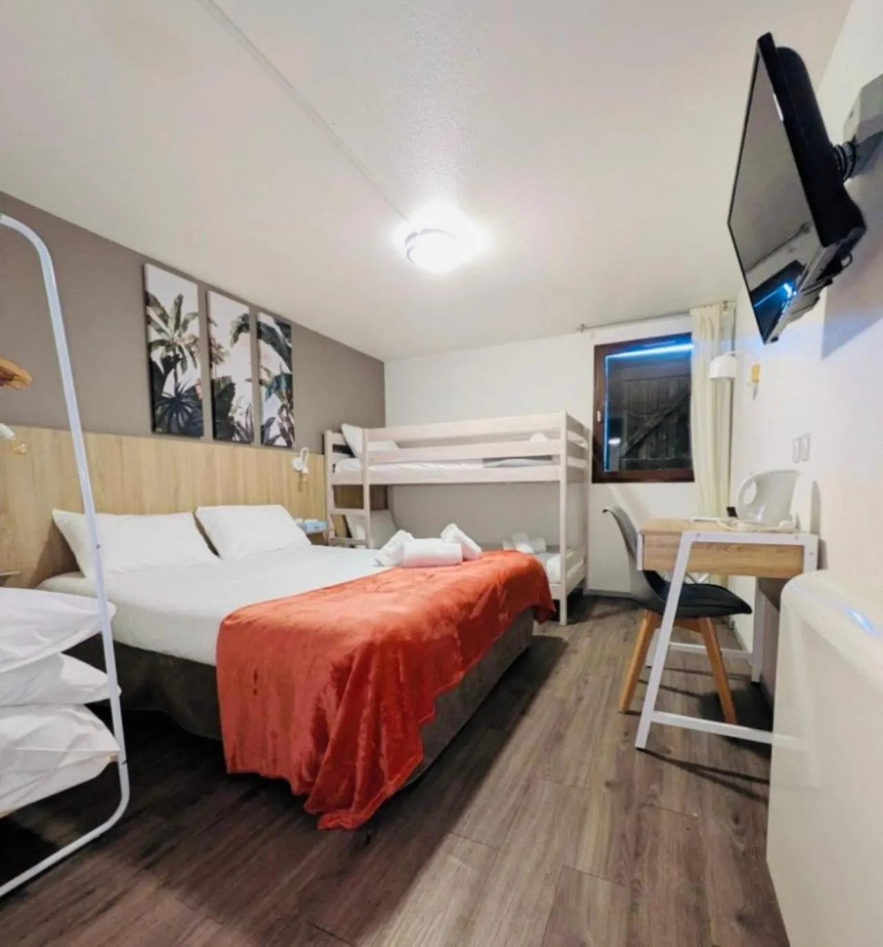 Bed in Hôtel Le Roxane