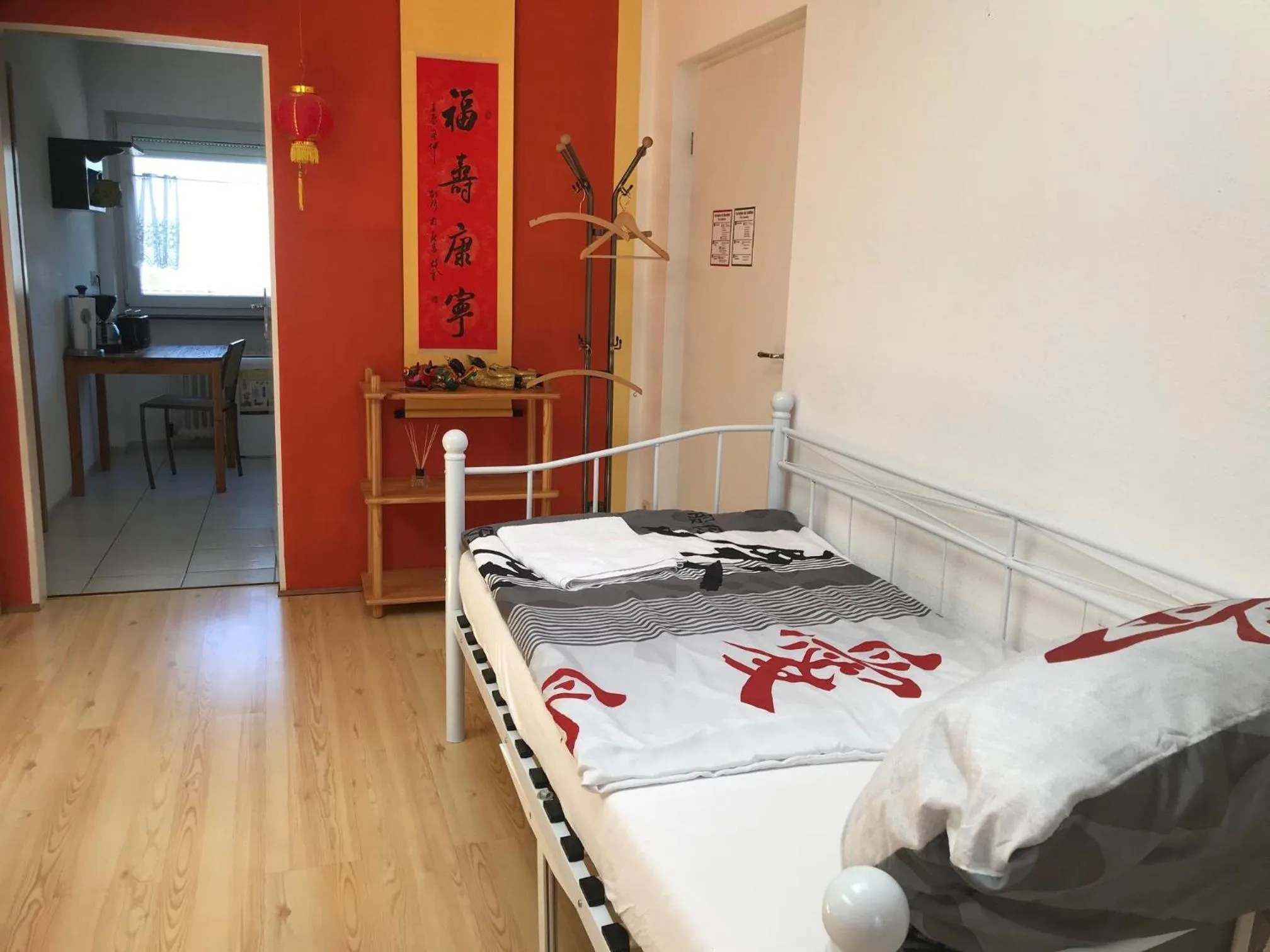 Photo of the whole room, Bed in Die Werkstatt