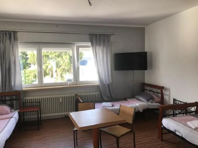 Photo of the whole room, Bed in Die Werkstatt
