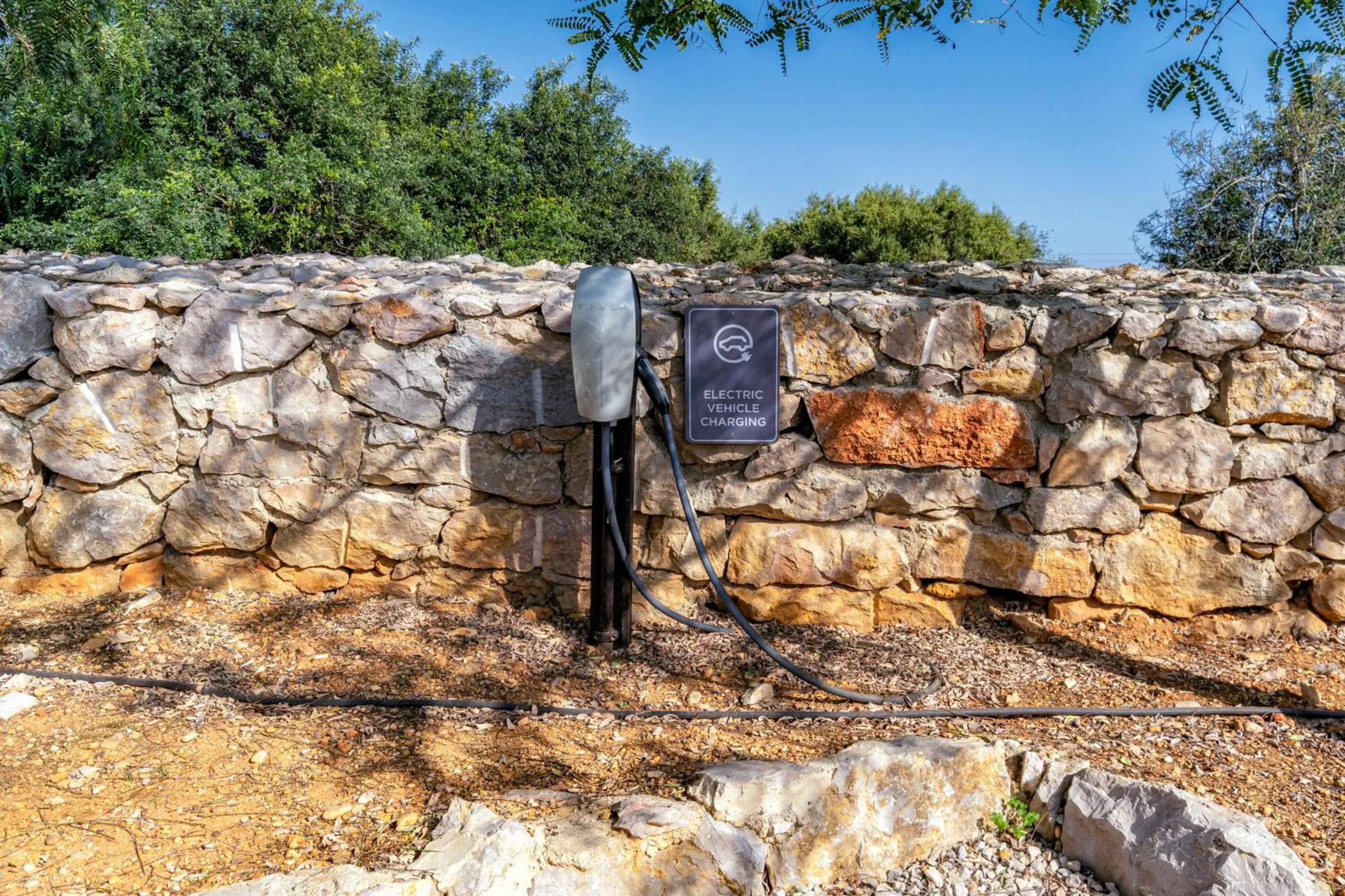 Parking in Mercedes Country House