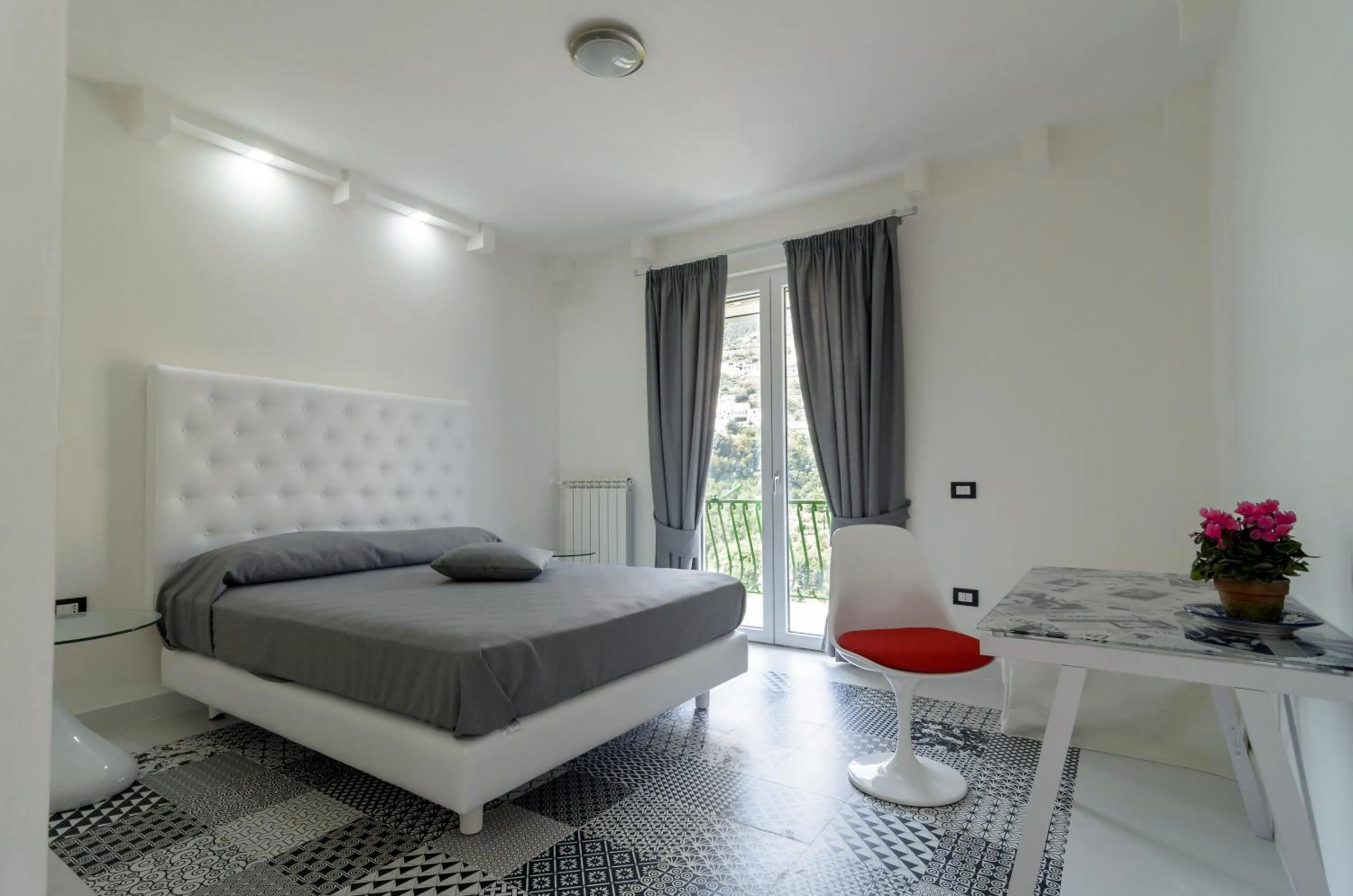 Photo of the whole room, Bed in Rosa e Valentino