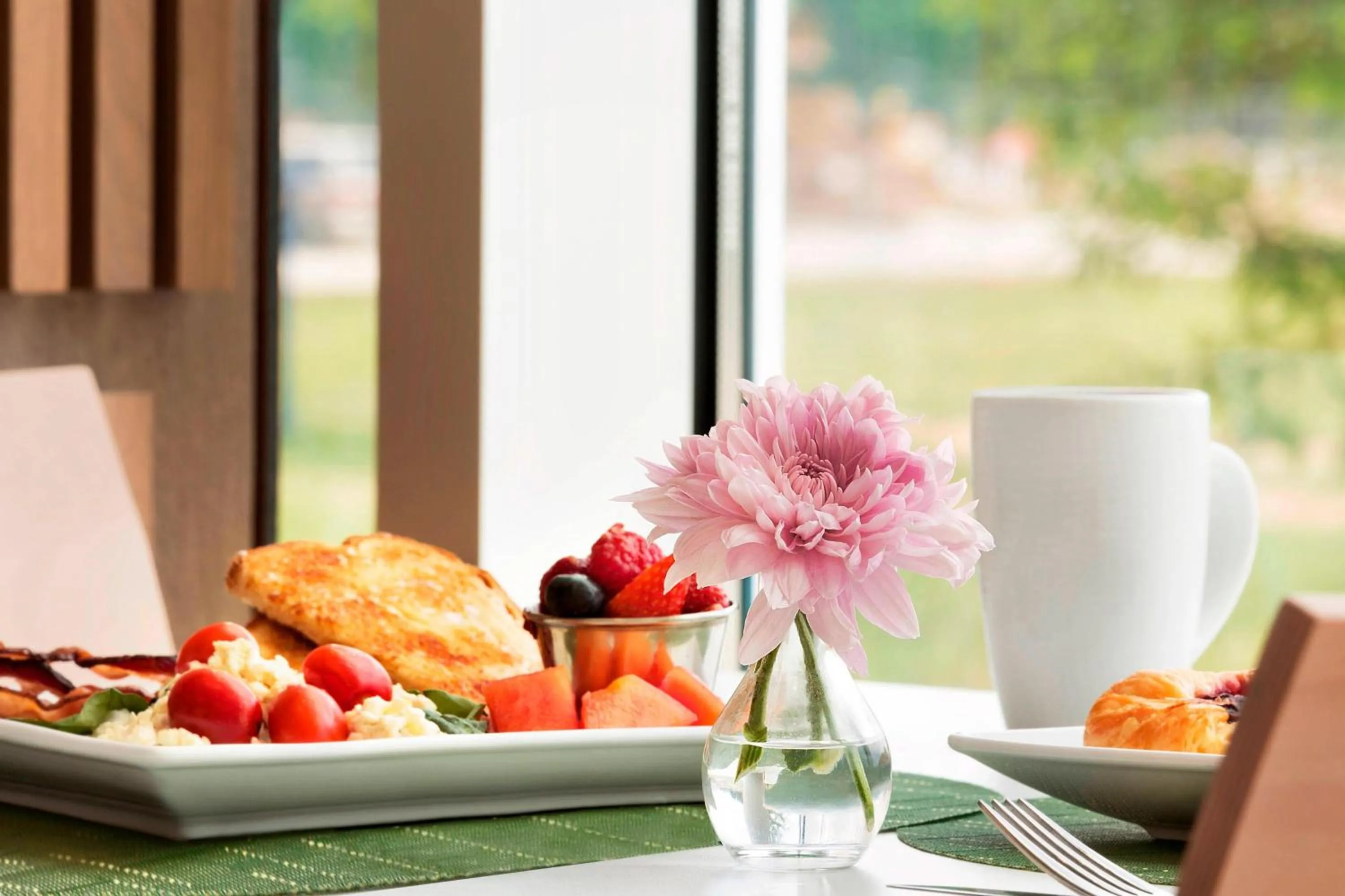 Restaurant/places to eat in Element Dallas Love Field