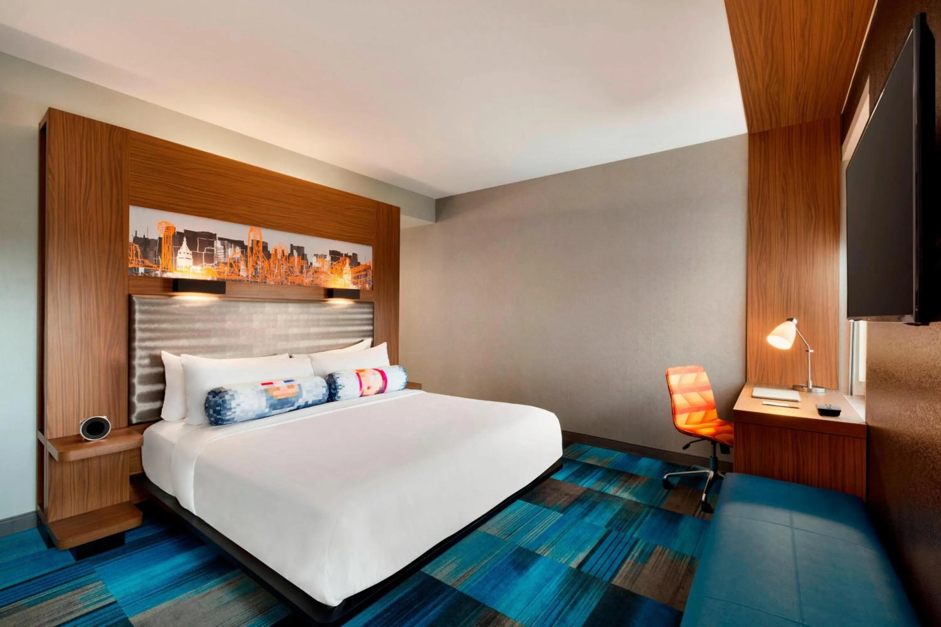 Photo of the whole room, Bed in Aloft Dallas Love Field