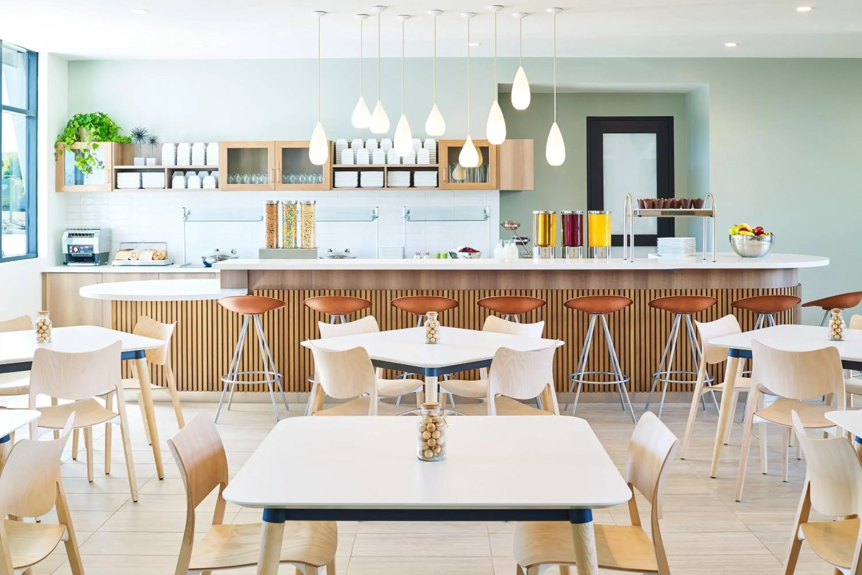 Restaurant/places to eat in Element West Des Moines Restaurant/places to eat in Element West Des Moines