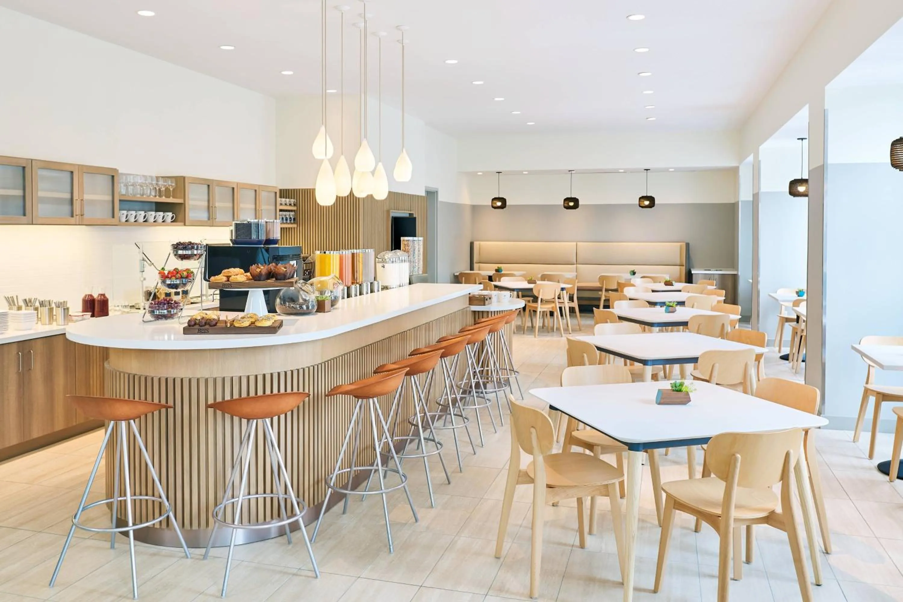 Restaurant/places to eat in Element Austin Downtown