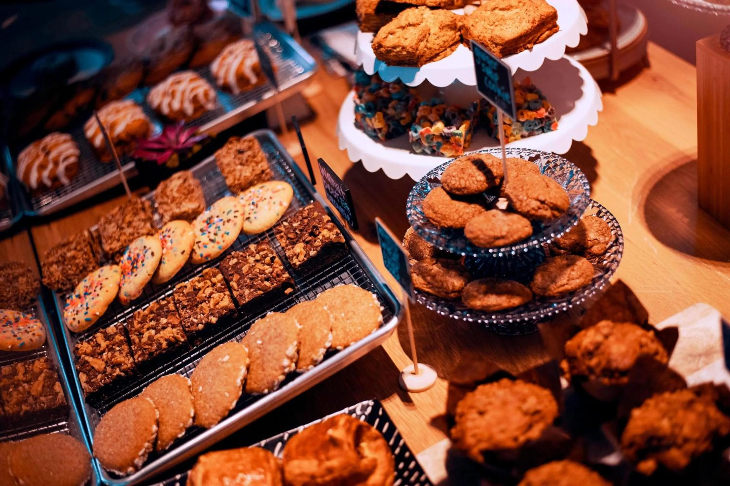 Restaurant/places to eat in Aloft Austin Downtown