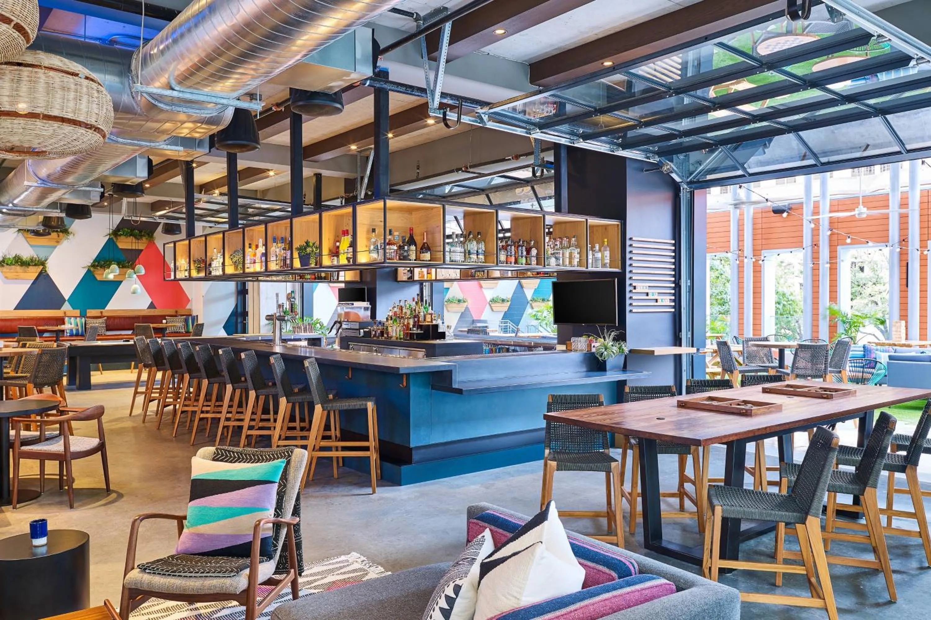 Restaurant/places to eat in Aloft Austin Downtown