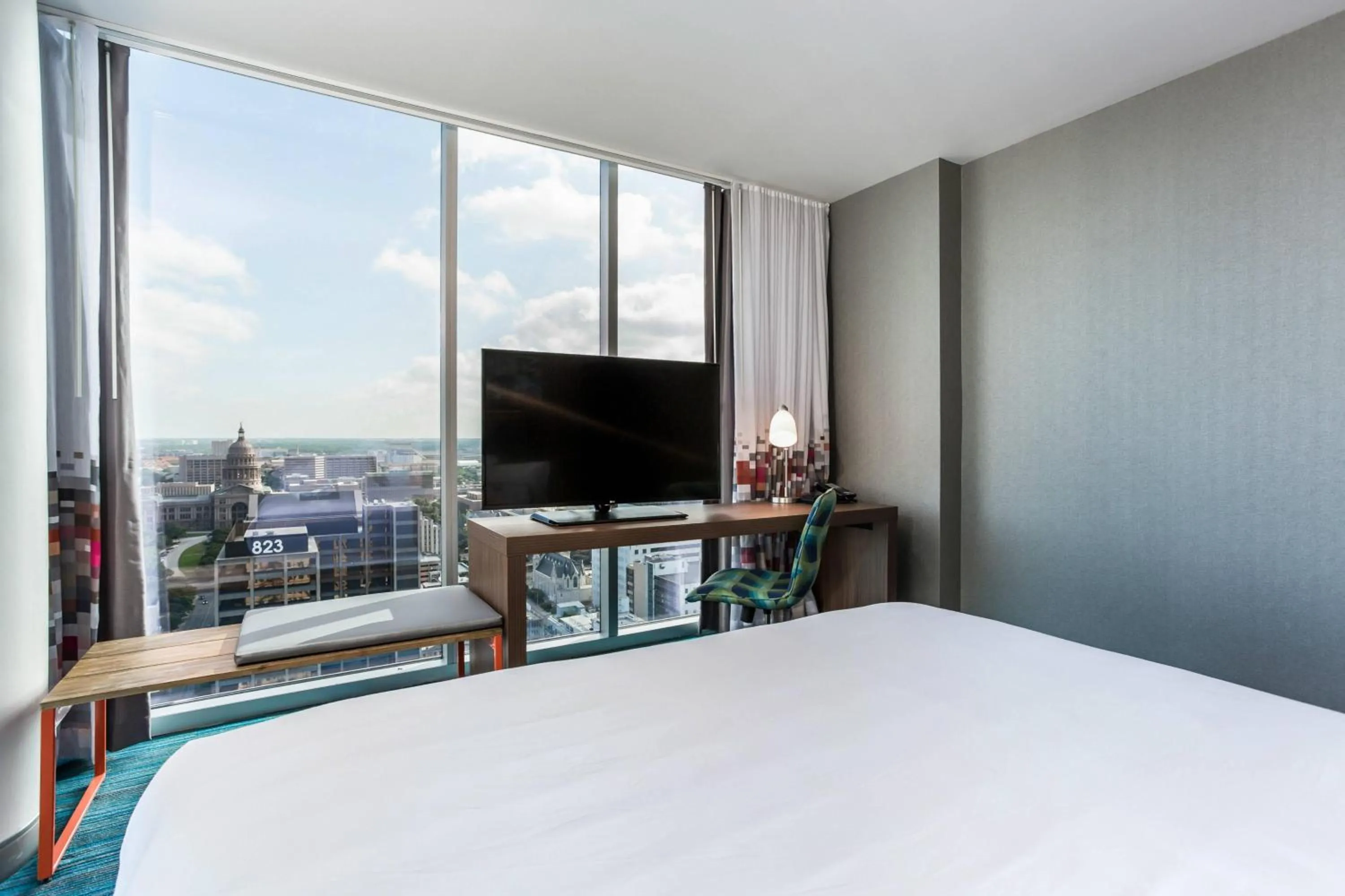 Photo of the whole room, Bed in Aloft Austin Downtown